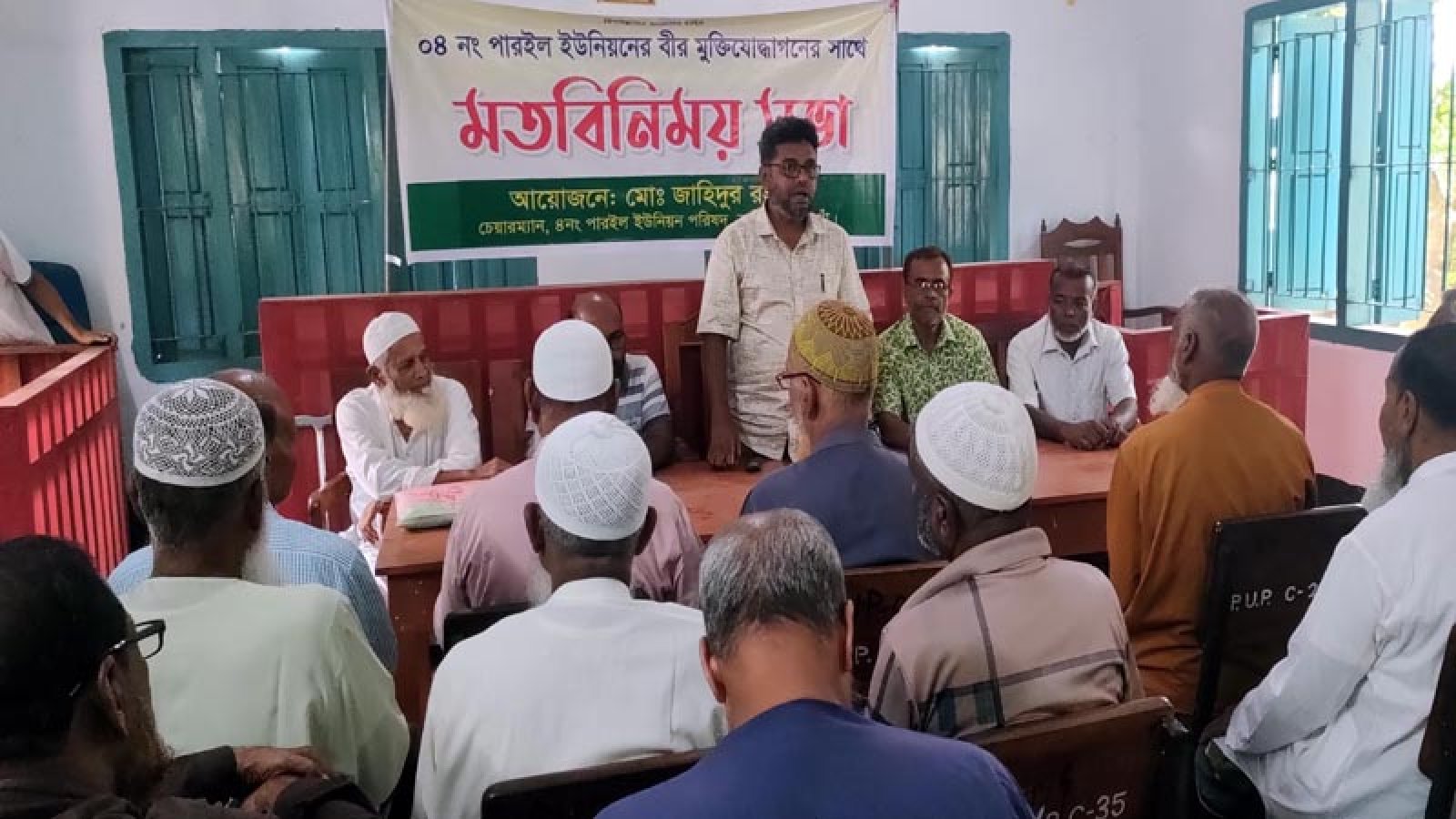 রাণীনগরে বীর মুক্তিযোদ্ধাদের সঙ্গে চেয়ারম্যান জাহিদের মতবিনিময়