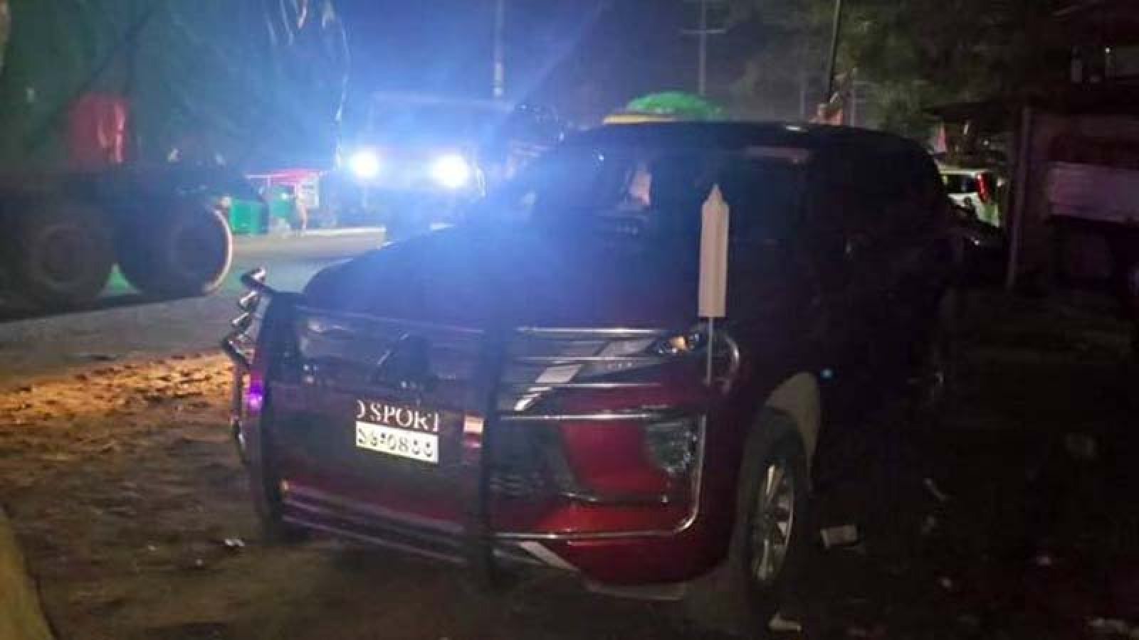 গরু কিনতে সরকারি গাড়ি নিয়ে হাটে ইউএনও