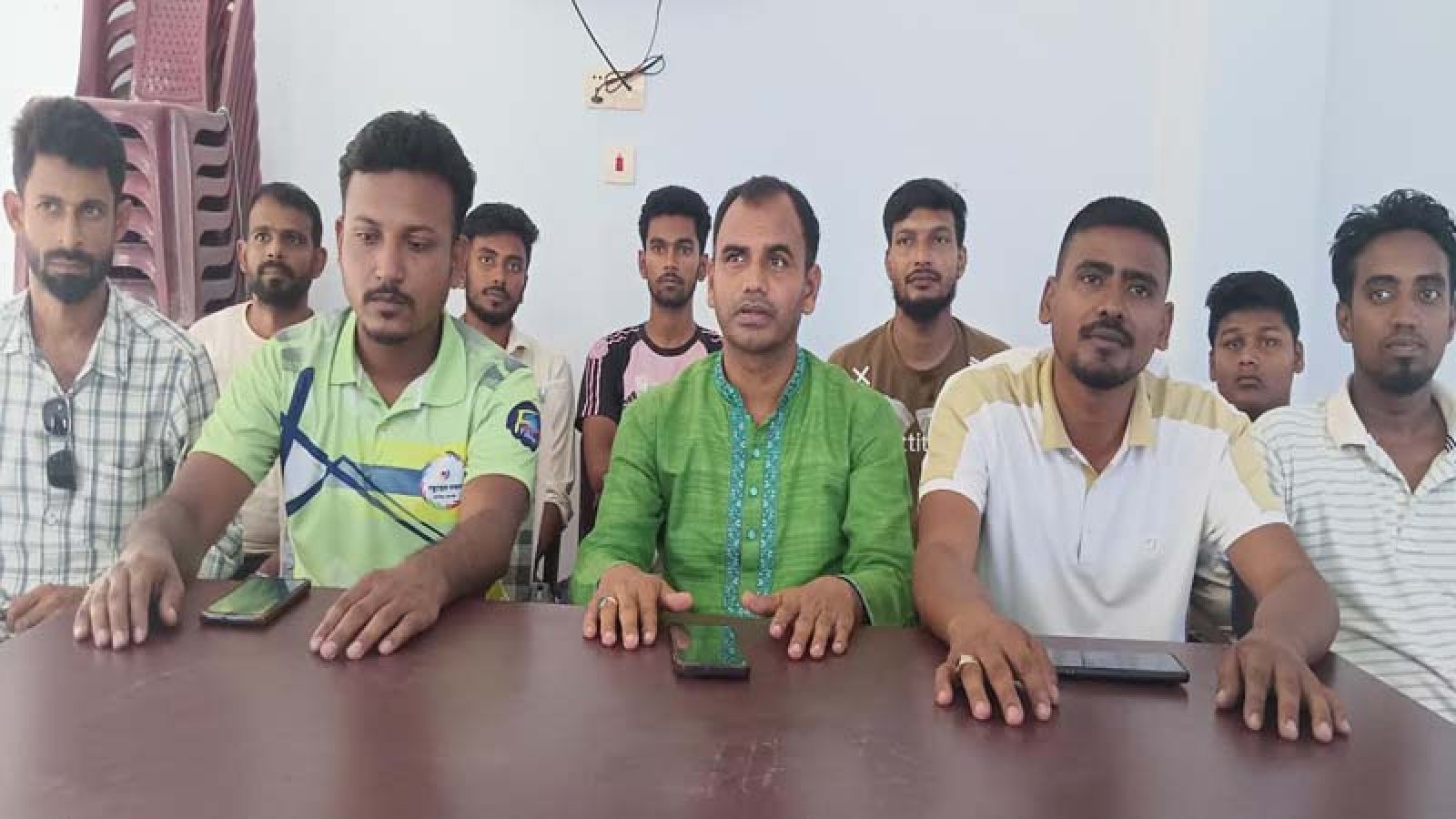 মোহনপুরের রাজনৈতিক পরিস্থিতি নিয়ে গণমাধ্যমকর্মীদের মাঝে ছাত্রদলের বির্বৃতি