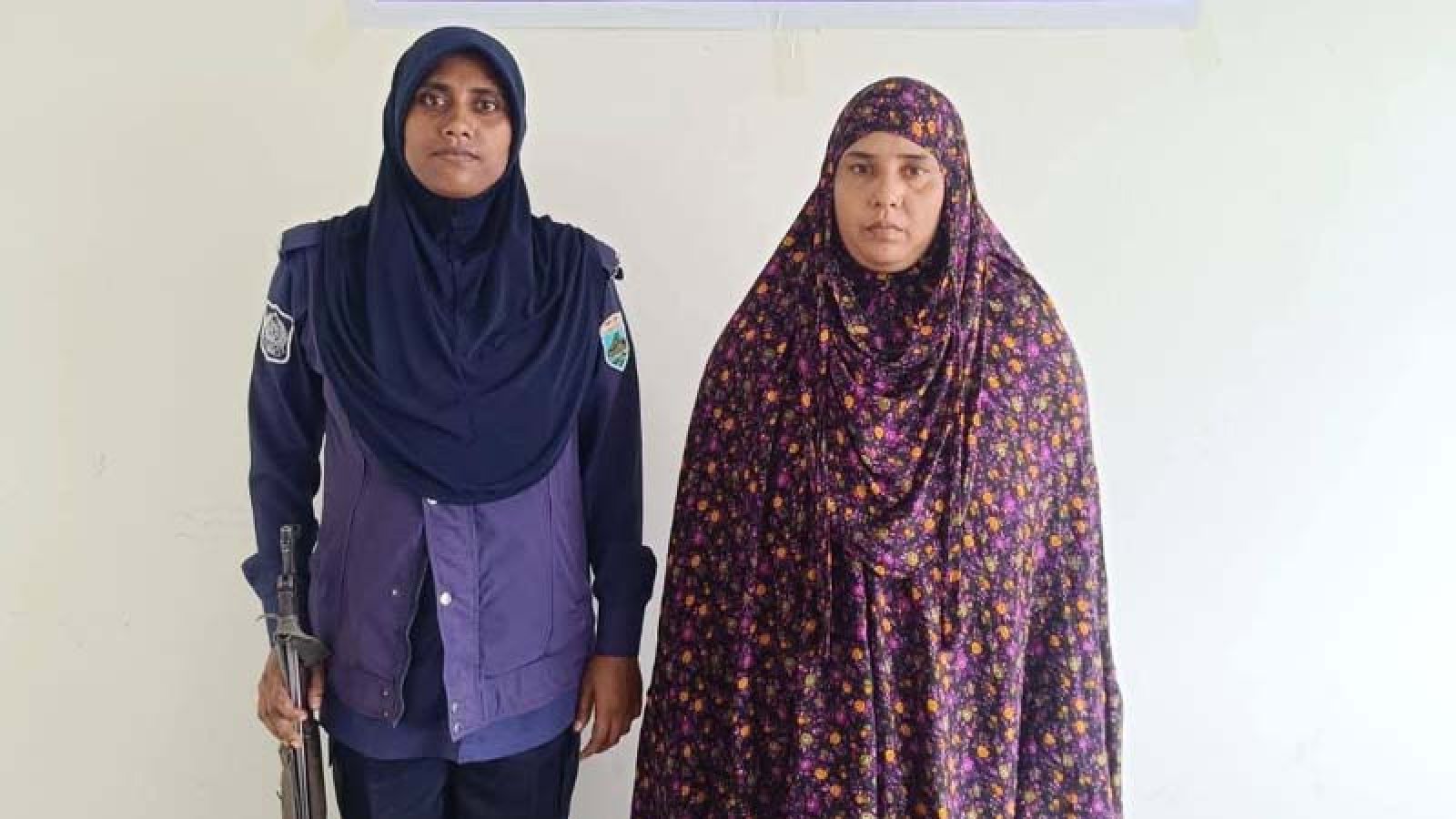 পত্নীতলায় নারী মাদক ব্যবসায়ী আটক, মাদকদ্রব্য উদ্ধার