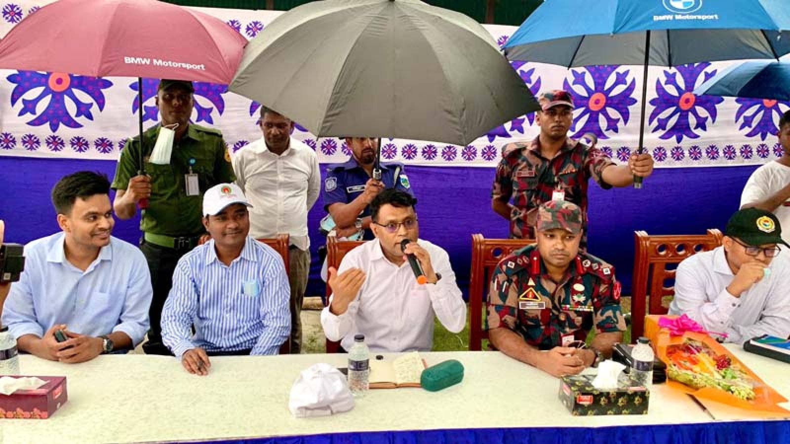 চরাঞ্চলের দুঃখ-দুর্দশা শুনলেন জেলা প্রশাসক, সীমান্তে পুশ-ইন ঠেকাতে সতর্ক থাকার আহ্বান