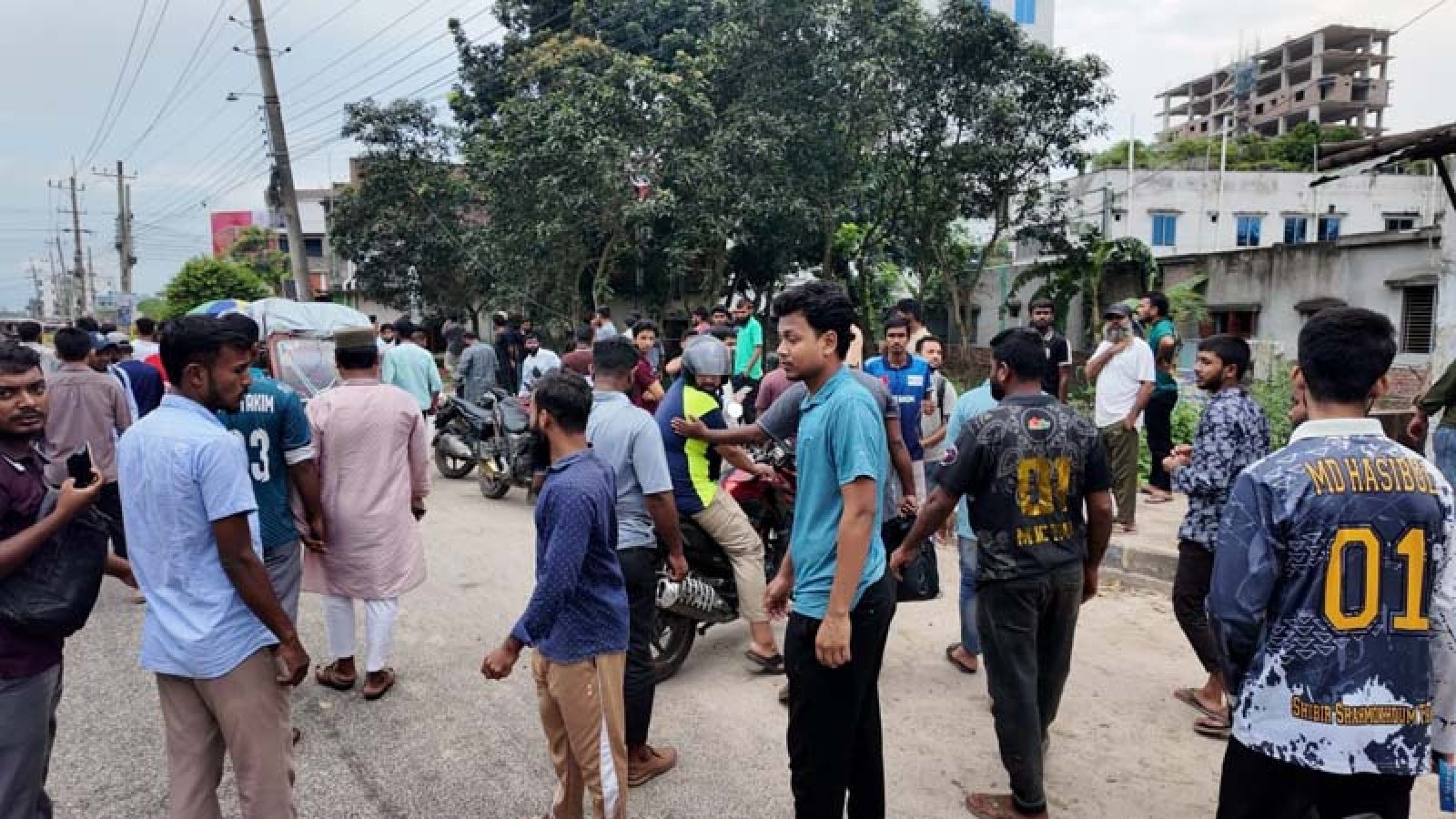 রাজশাহীতে ব্যানার ছেঁড়া নিয়ে ছাত্রদল- শিবিরের সংঘর্ষ, আহত ৫