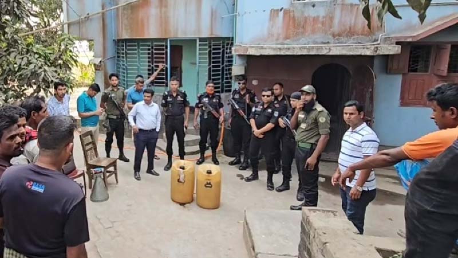 নাটোরে বাথরুম থেকে ১০৮ লিটার ডিজেল জব্দ