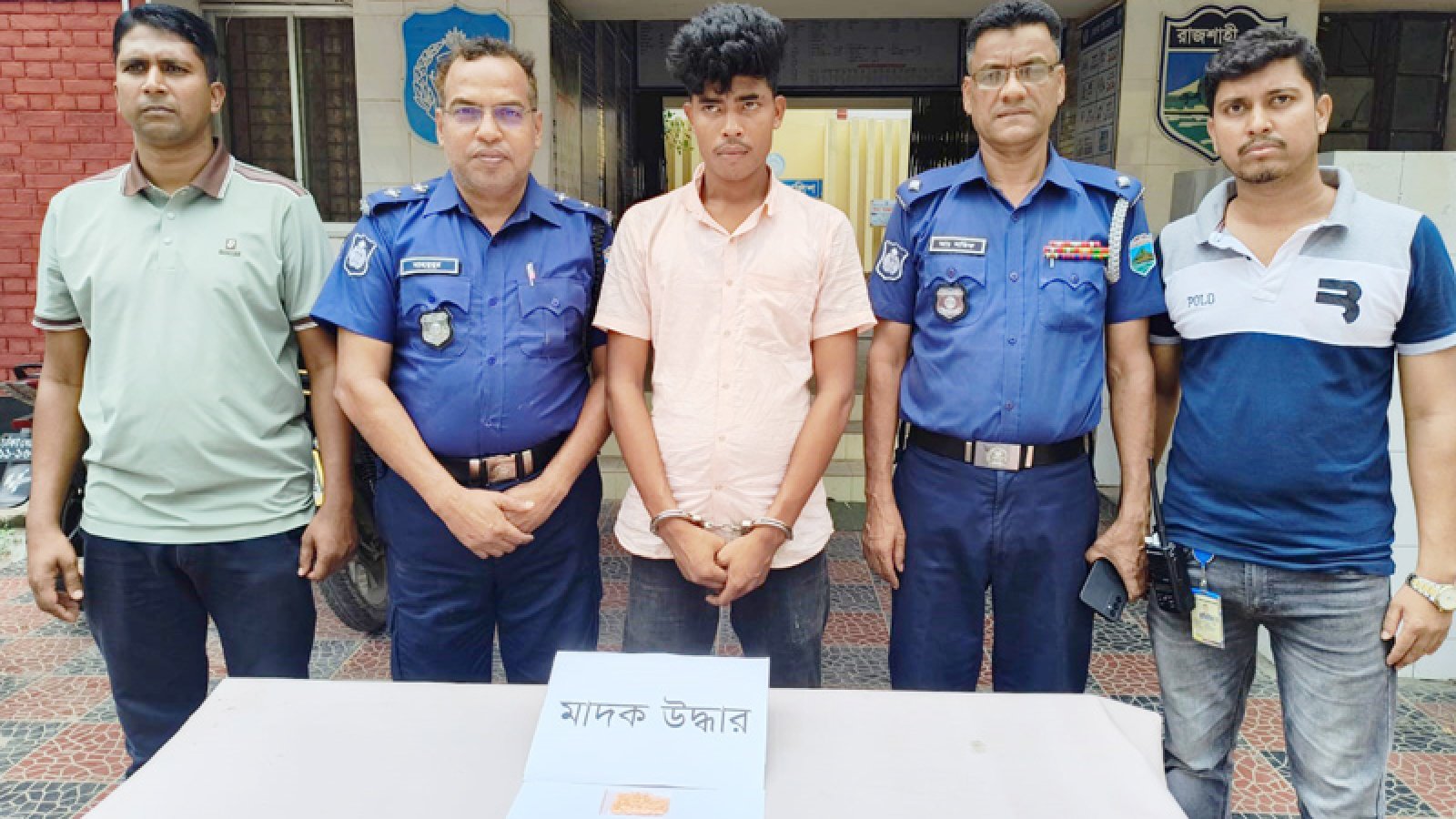 সাঁথিয়ায় মাদক বিরোধী অভিযানে ৪ জন গ্রেপ্তার