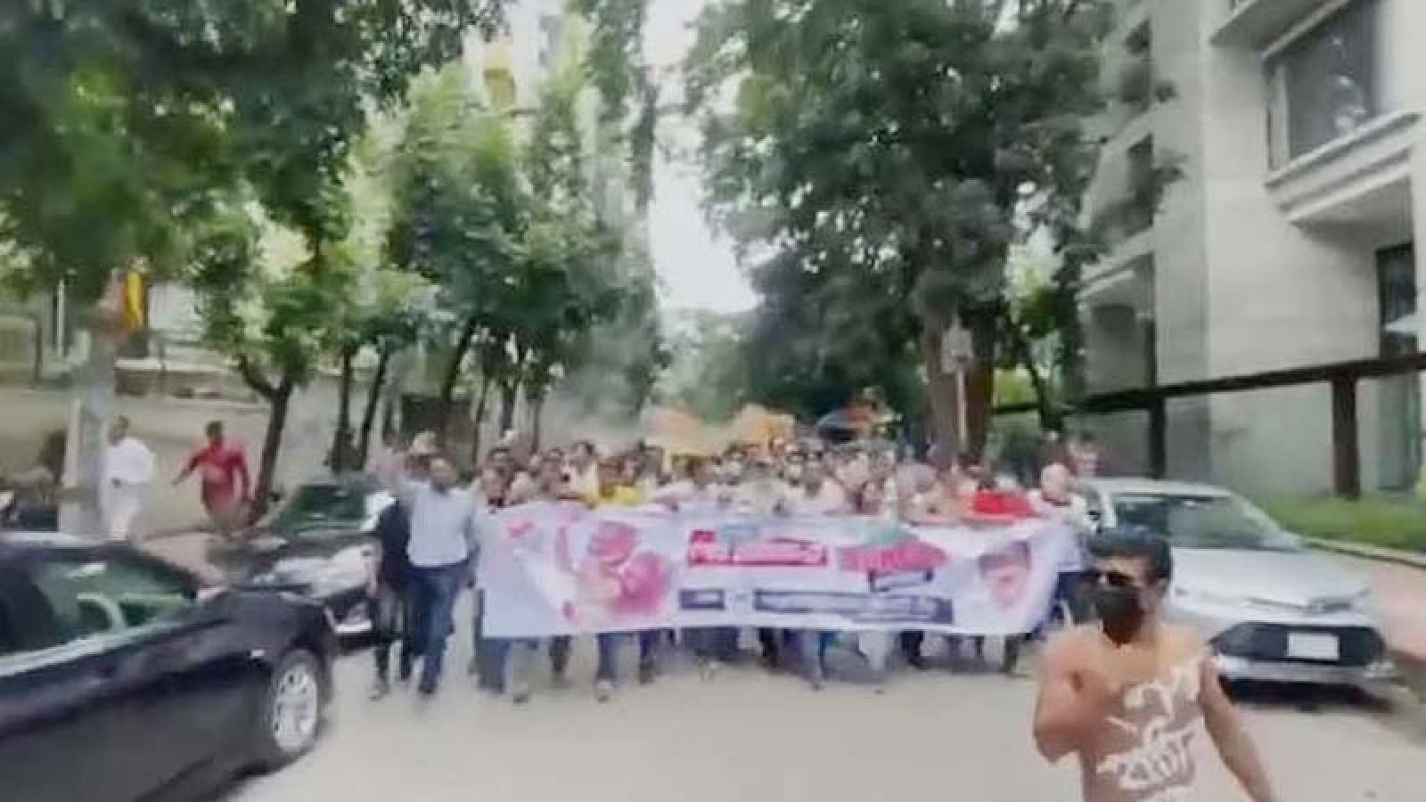 এবার ধানমণ্ডিতে ‘জয় বাংলা’ স্লোগানে মিছিল, হাতবোমা বিস্ফোরণ, আটক ৩