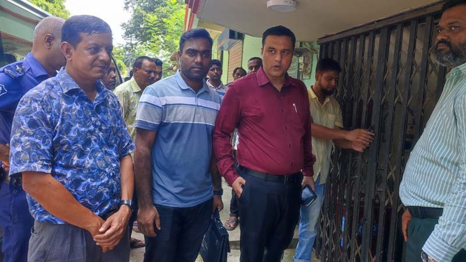 গোদাগাড়ীতে অনিয়মের অভিযোগে ক্লিনিক সিলগালা