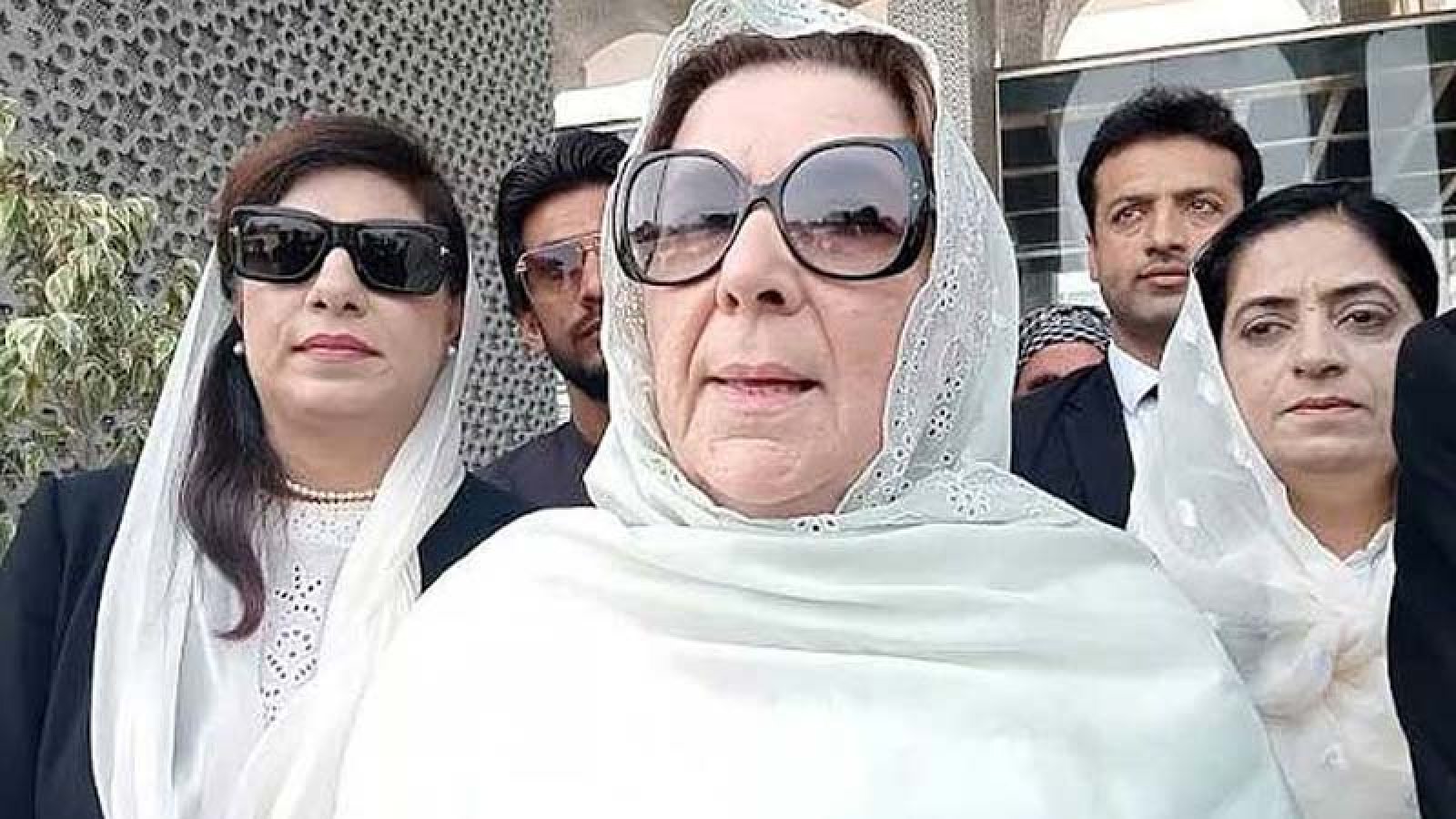 ‘অপারেশন সিঁদুরে’ ভারতের সাফল্য ঢাকতে ‘মিথ্যা গল্প ফেঁদেছে’ পাকিস্তানি বাহিনী: ইমরান খানের বোন