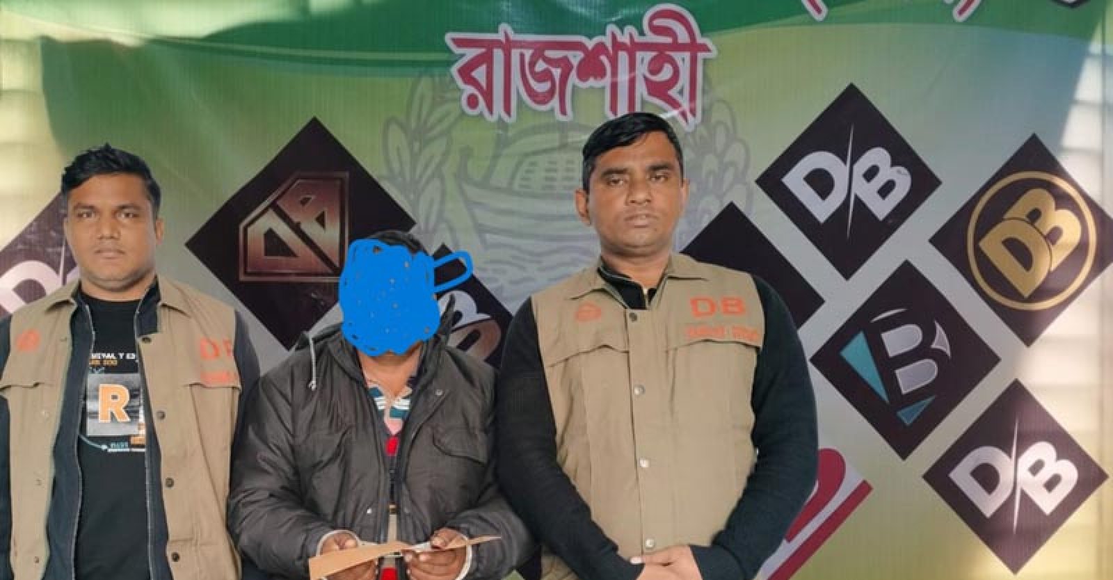 চারঘাটে ২০০ পিস ইয়াবাসহ মাদক কারবারি গ্রেফতার