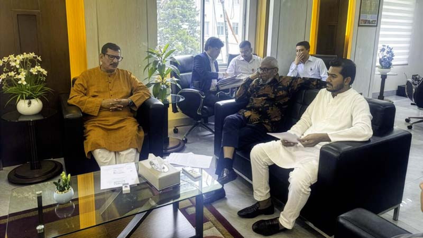 প্রবাসী কার্ডধারীদের ভূমি সেবা সহজ ও দ্রুত করার নির্দেশ ভূমিমন্ত্রীর