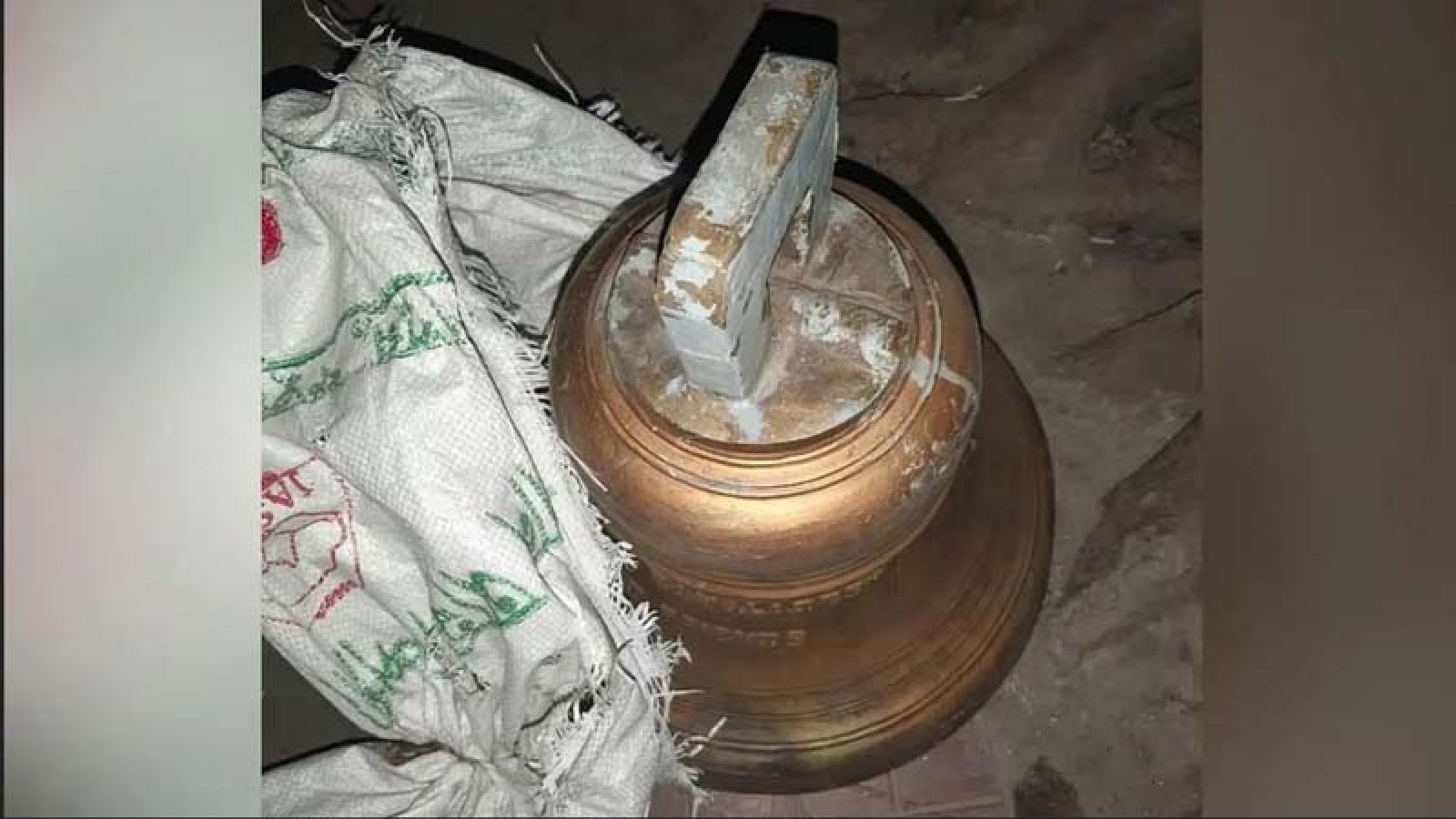 চার্চ থেকে ৭০ কেজির পিতলের ঘণ্টা চুরি, ডাস্টবিনের পাশ থেকে উদ্ধার