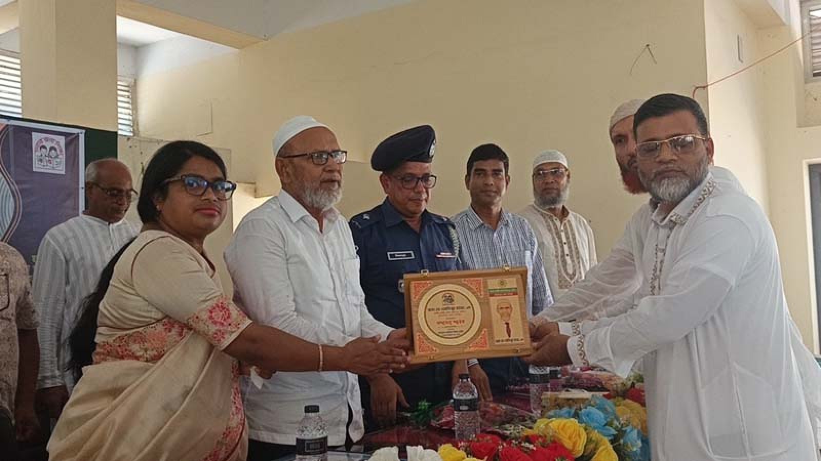 সাপাহারে প্রাথমিক বিদ্যালয়ের শিক্ষকদের সঙ্গে এমপির মতবিনিময়
