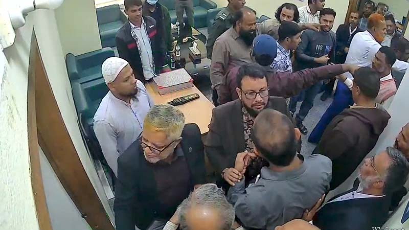 সিকৃবিতে বিএনপিপন্থী শিক্ষকদের দুগ্রুপে মারামারি, উপাচার্যসহ আহত ৭