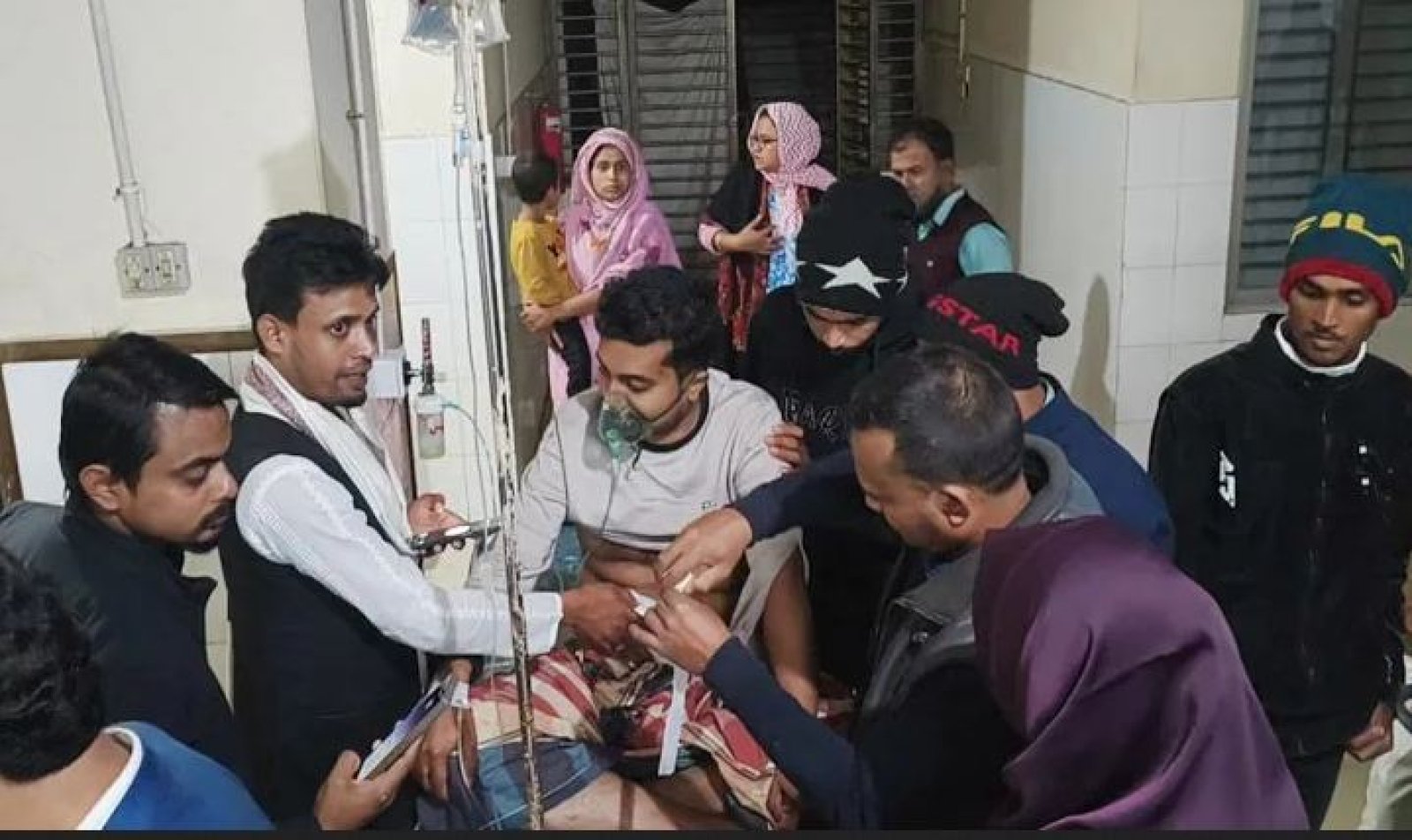 ফরিদপুরে স্বতন্ত্র প্রার্থীর দুই সমর্থককে কুপিয়ে জখম