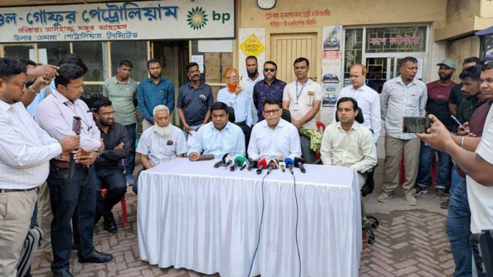 রাজশাহীতে ‘ফুয়েল ম্যানেজমেন্ট’ অ্যাপ চালু, পাঁচদিনে একবার মিলবে জ্বালানি তেল