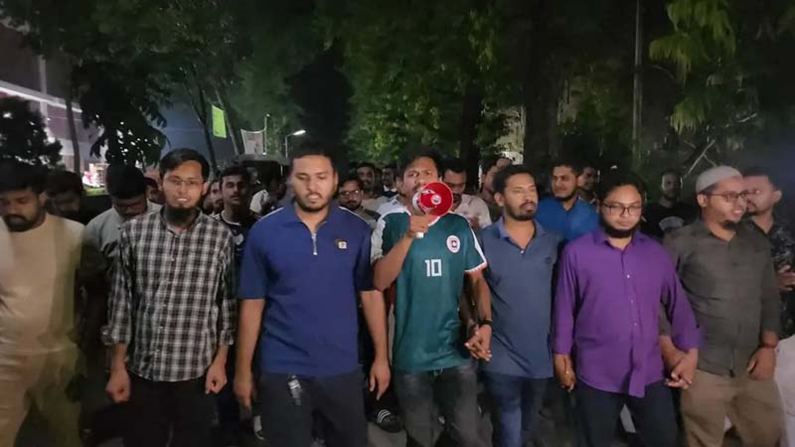 সরকারি কর্মচারী নিয়োগে ভায়ভা নম্বর বাড়ানোর প্রতিবাদে রাবিতে বিক্ষোভ