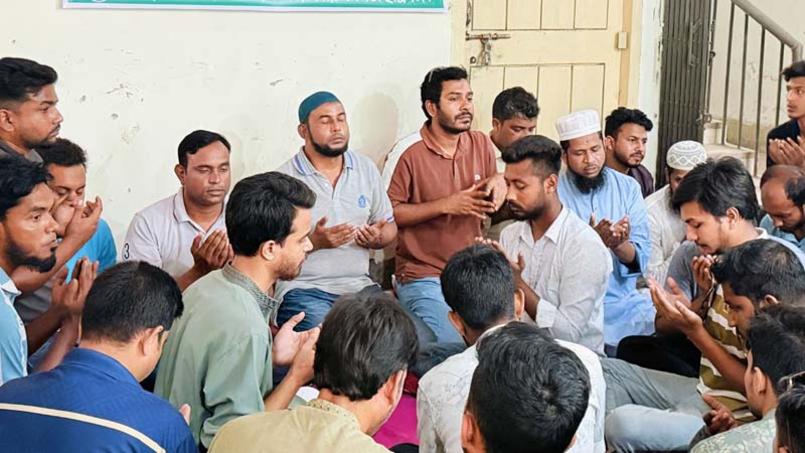 সিংড়ায় খালেদা জিয়ার জন্মবার্ষিকীতে কলেজ ছাত্রদলের মিলাদ ও দোয়া মাহফিল