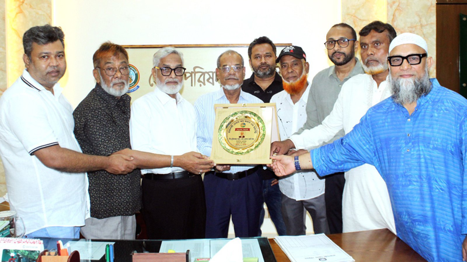 জেলা পরিষদ প্রশাসক এরশাদ আলীকে আরসিসিআইর শুভেচ্ছা স্মারক প্রদান