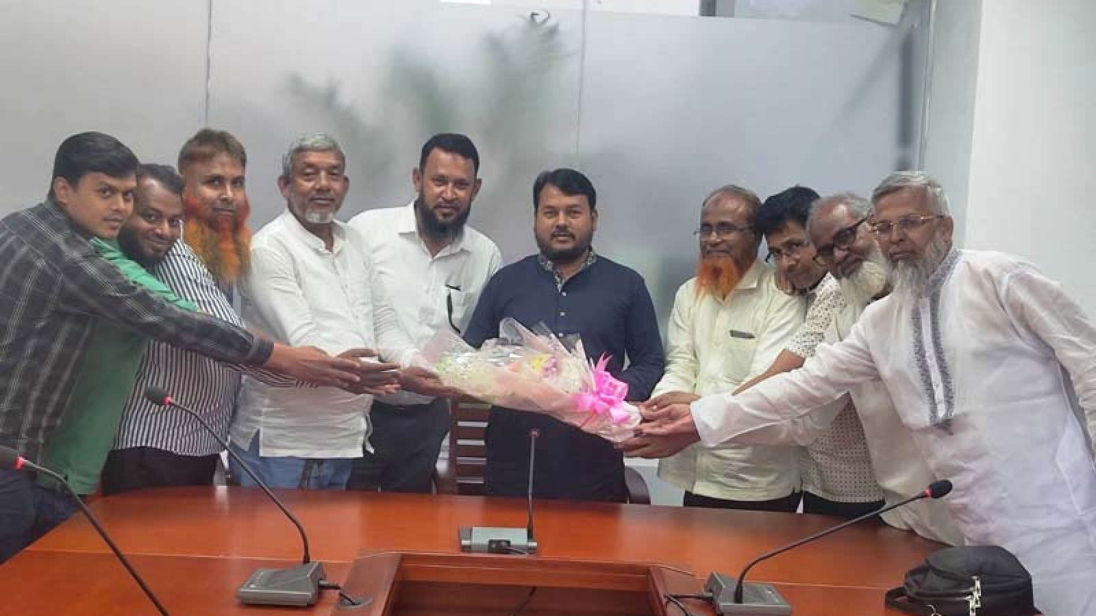 রাসিক প্রশাসকের সাথে বিভিন্ন ব্যক্তি, প্রতিষ্ঠান ও সংগঠনের প্রতিনিধিদের সৌজন্য সাক্ষাৎ