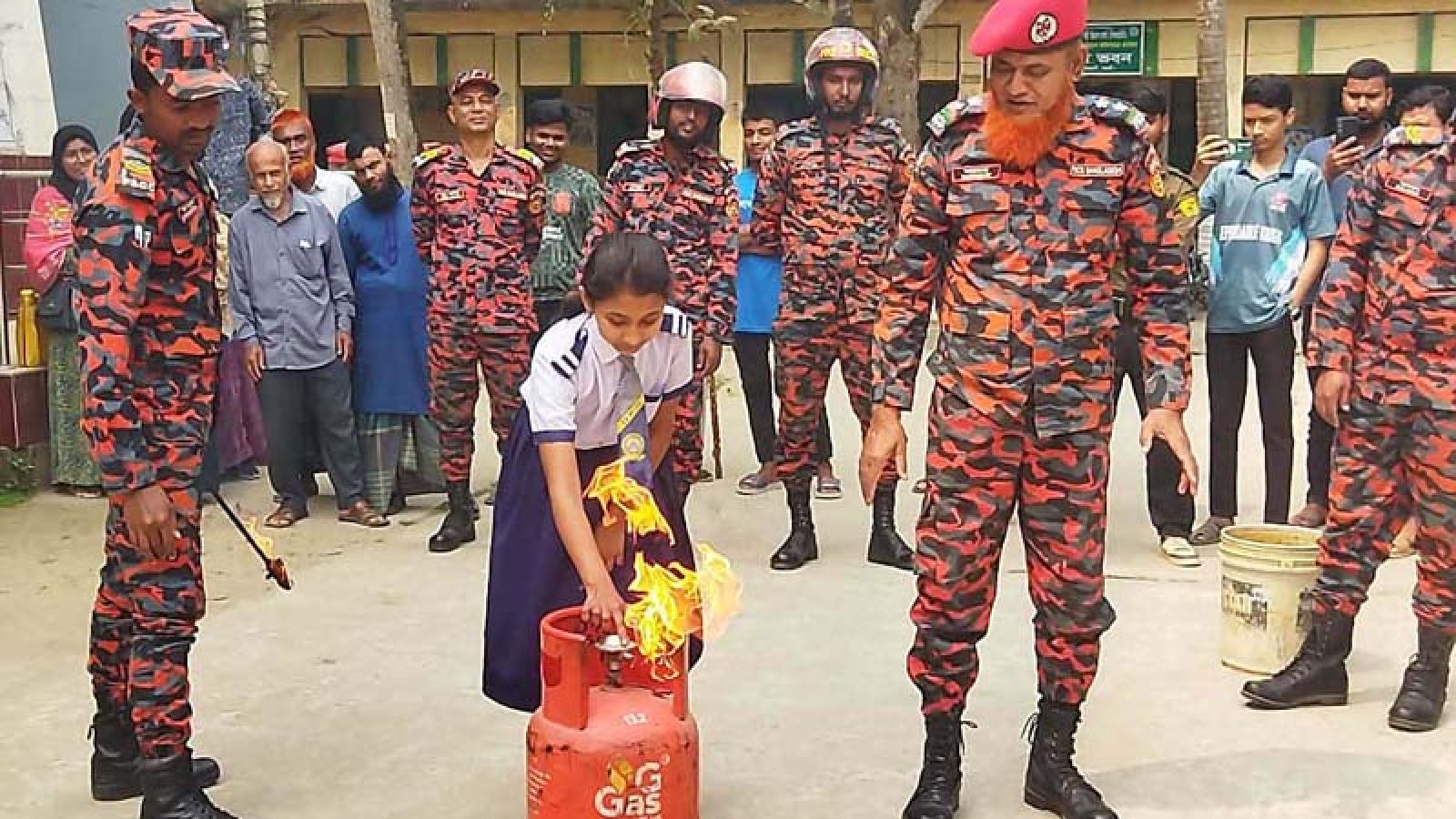 ধামইরহাটে জাতীয় দুর্যোগ প্রস্ততি দিবস উপলক্ষে ভূমিকম্প ও অগ্নিকাণ্ড মহড়া