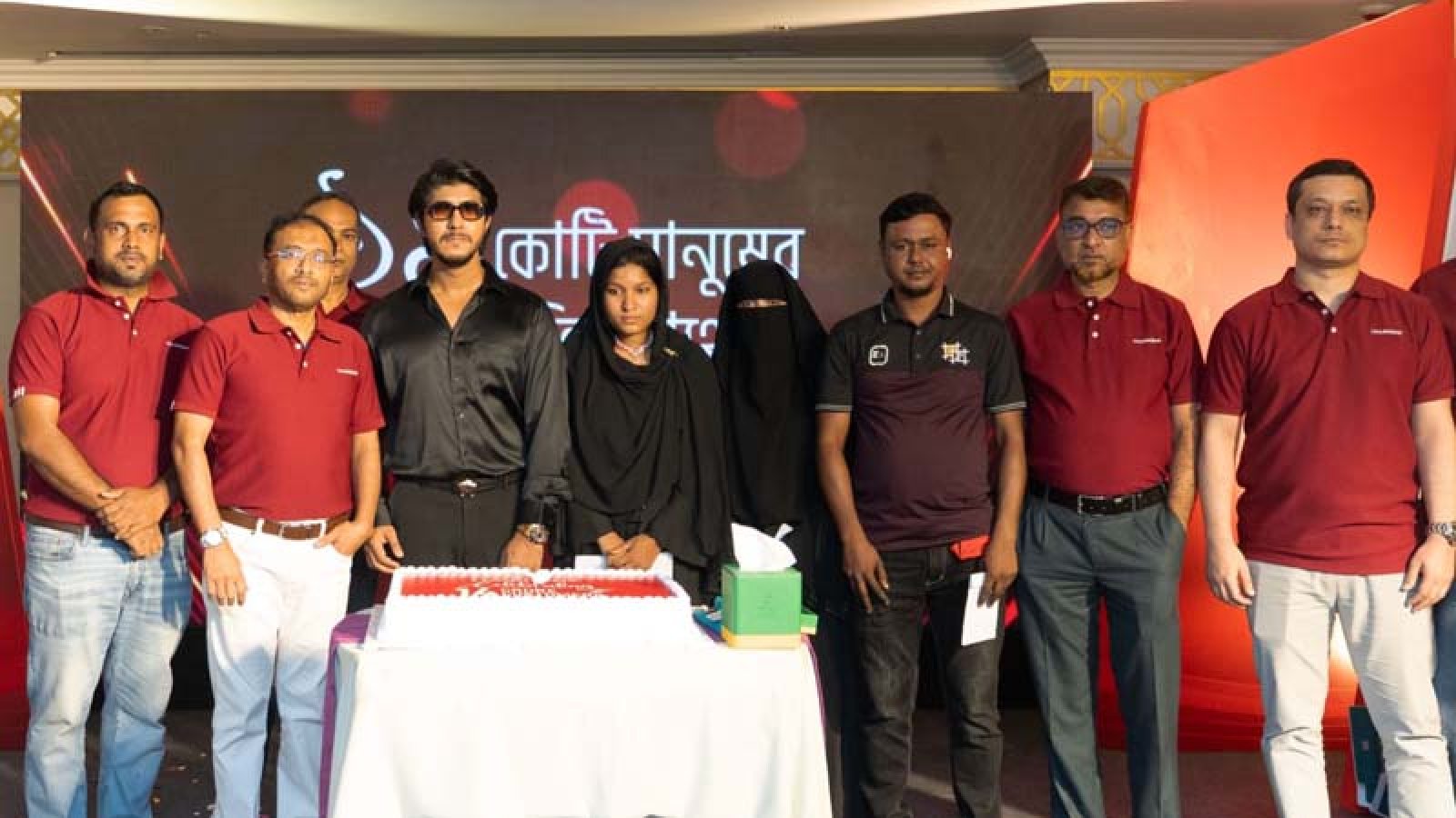 ১৪ কোটিতে সিম্ফনি