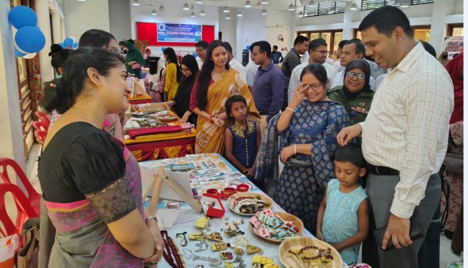 শরতের আবহে ফুলবাড়ীতে তিন দিনের উদ্যোক্তা মেলা