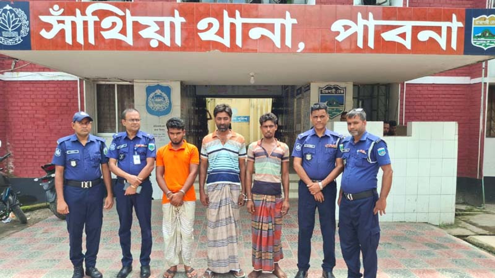 টাকা ছিনিয়ে নিতেই ব্যবসায়ী আজিজ হত্যা মামলায় গ্রেপ্তার ৩