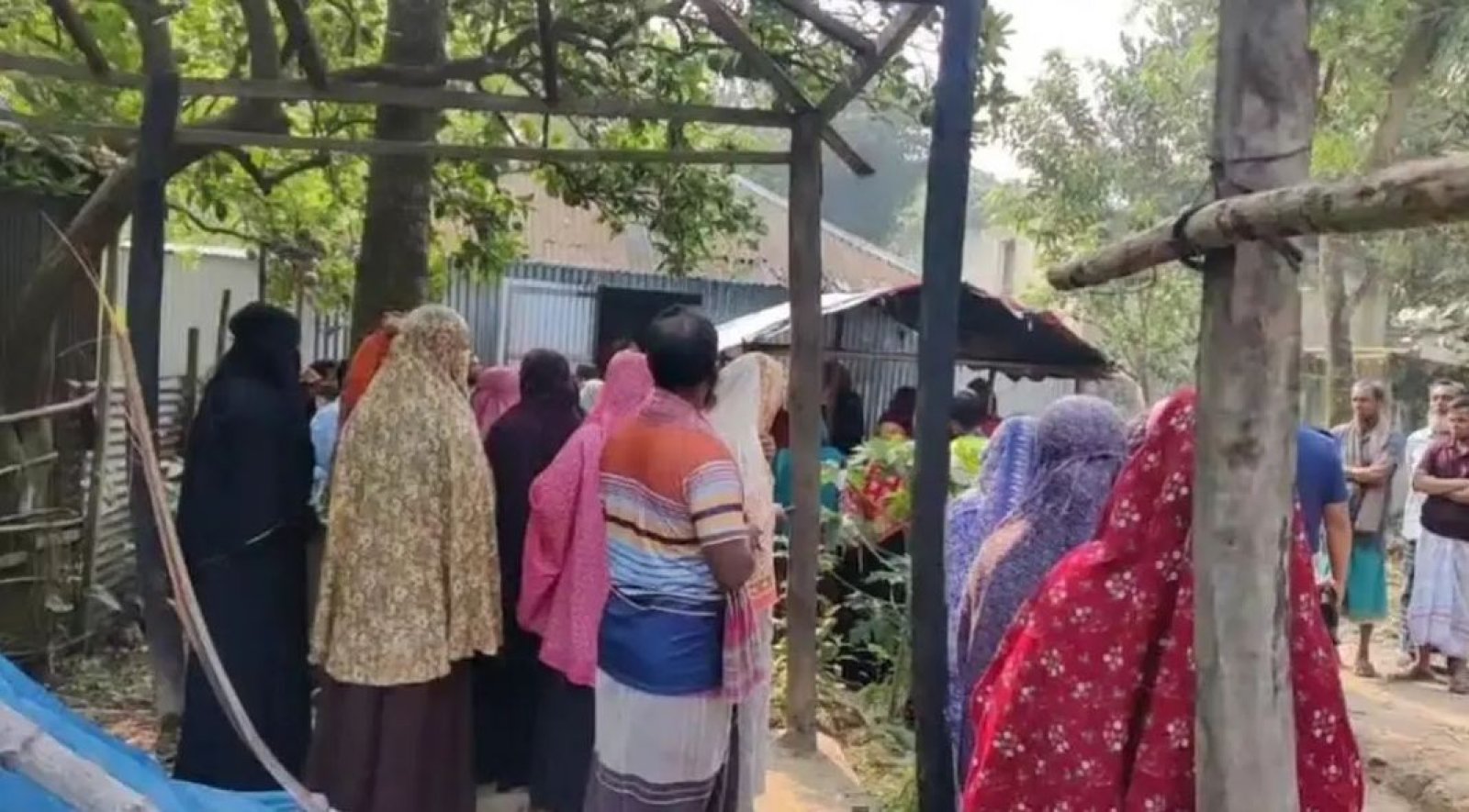 সিরাজগঞ্জে দুগ্ধ সমিতির সাবেক ম্যানেজারকে কুপিয়ে হত্যা