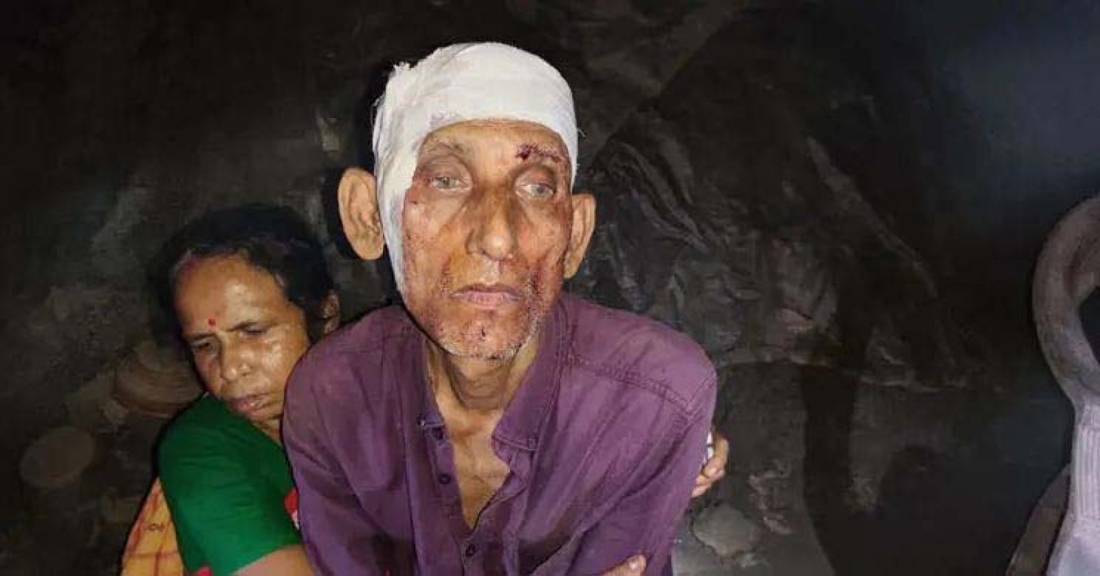মানিকগঞ্জে ফাঁকা গুলি ছুড়ে সোনা-রুপা ছিনতাই
