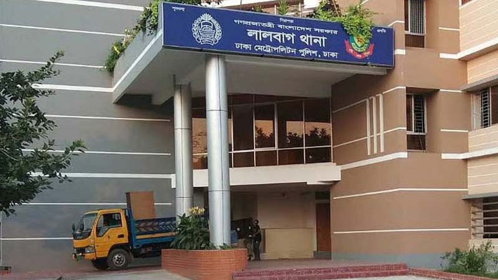 লালবাগে বন্ধুর বাসা থেকে ব্যবসায়ীর মাটিচাপা দেওয়া লাশ উদ্ধার