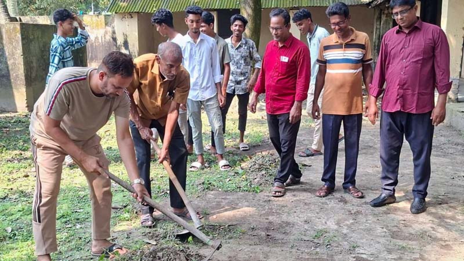 বড়গাছী স্কুলে পরিষ্কার-পরিচ্ছন্নতা কর্মসূচি