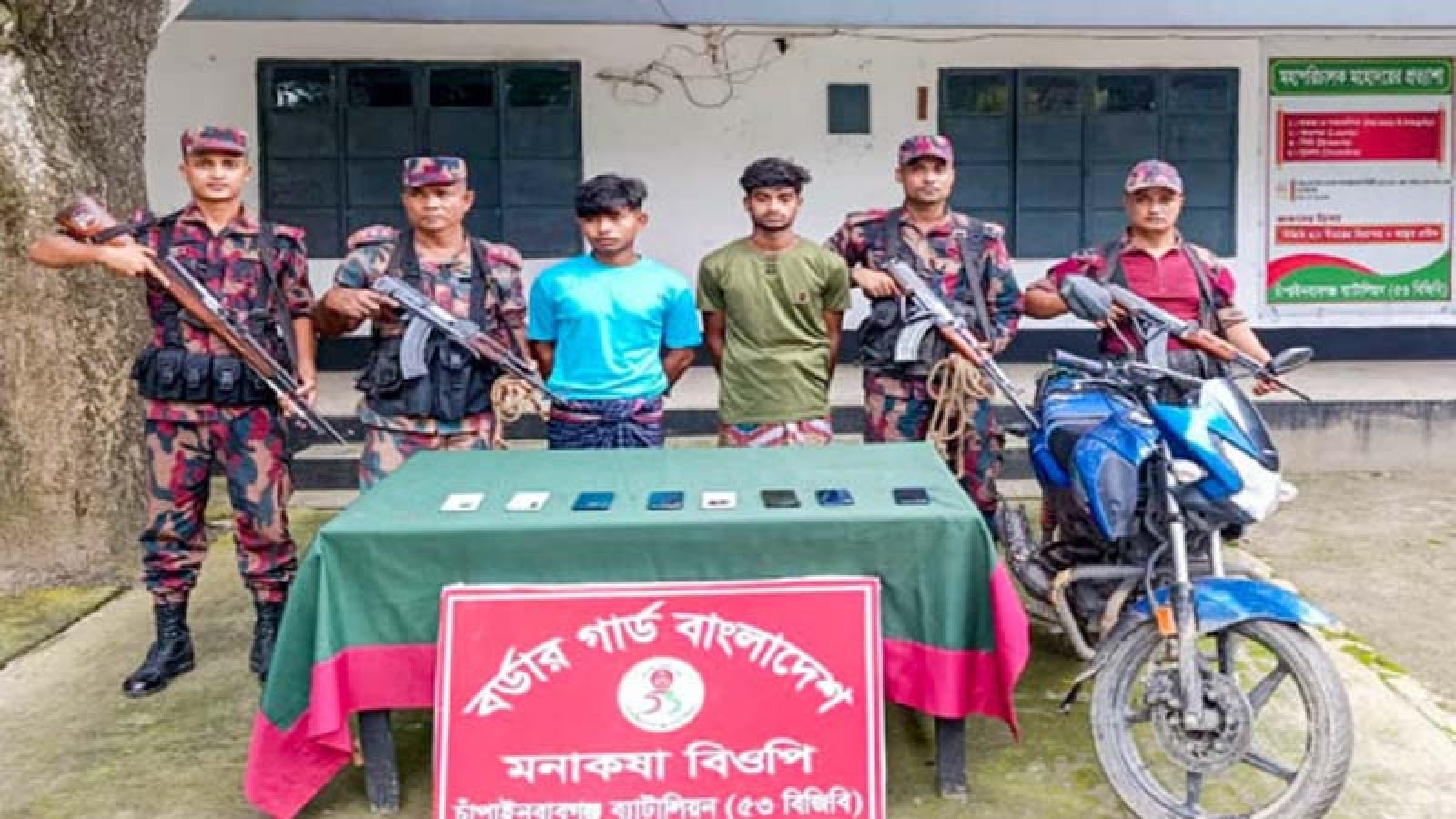 চাঁপাইনবাবগঞ্জ সীমান্ত দিয়ে ঢুকছে ভারতীয় চোরাই মোবাইল ফোন