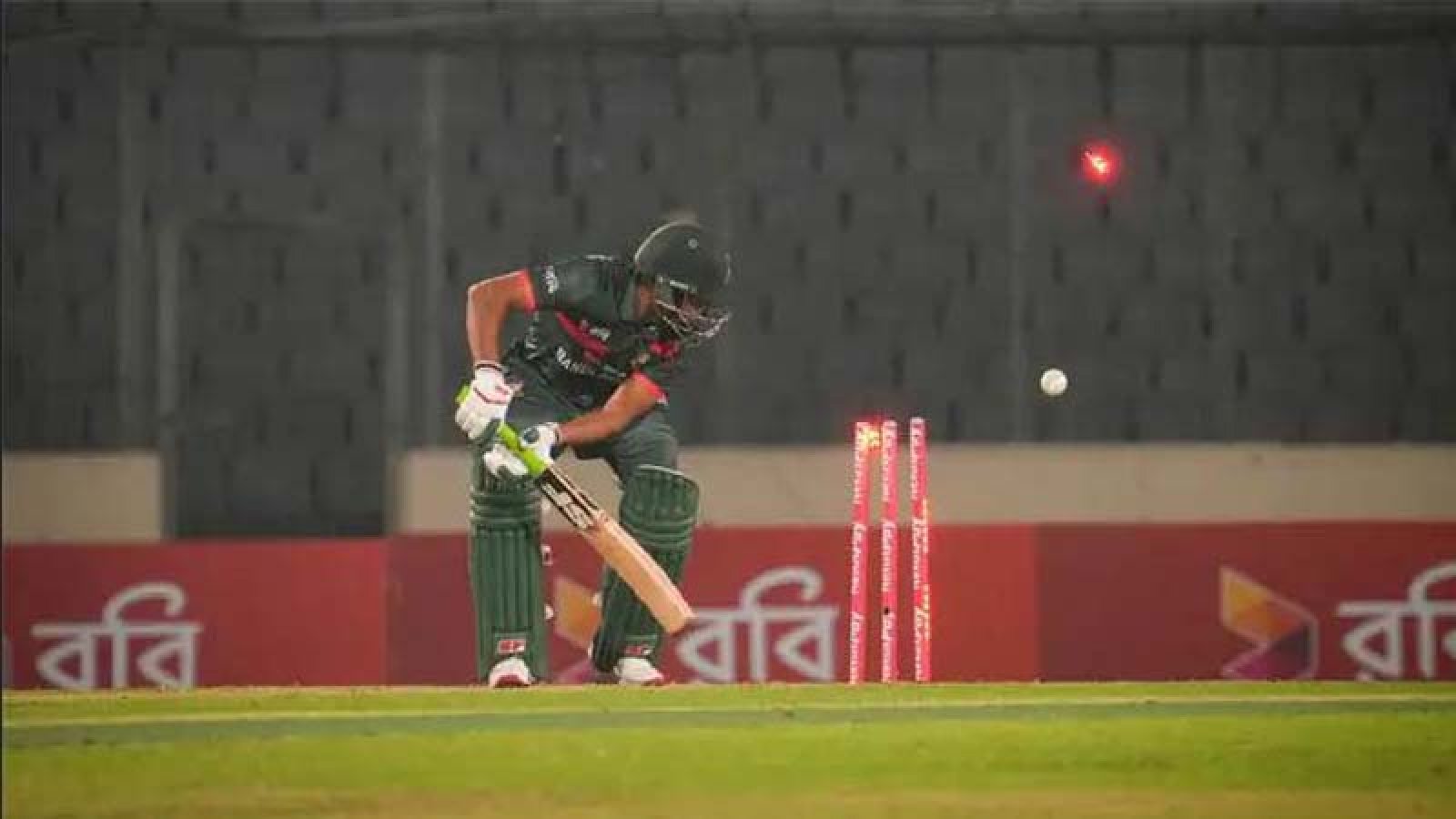 আফিফ-হৃদয়দের কুৎসিত ব্যাটিংয়ে বাংলাদেশের বিশাল হার