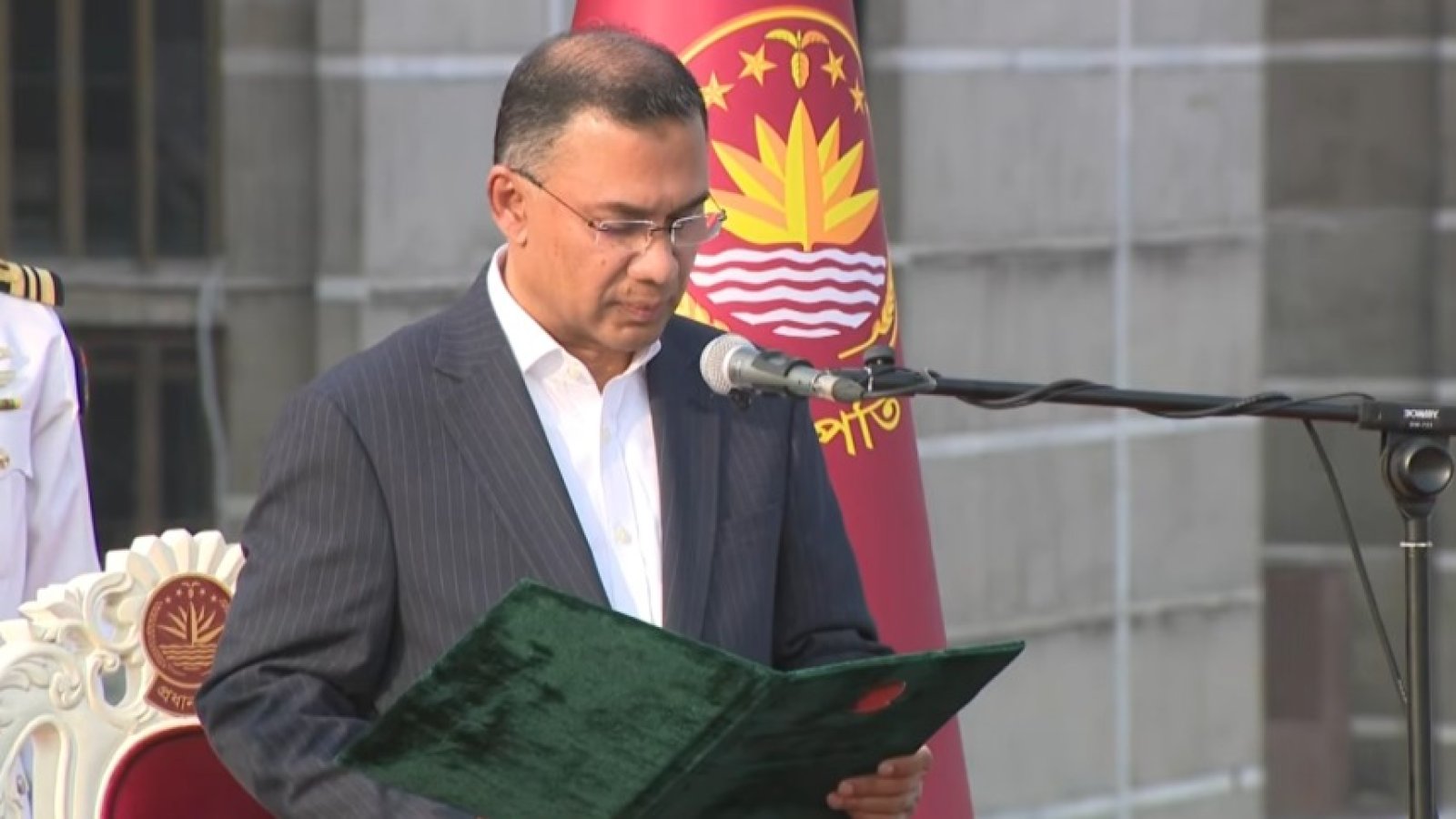 শপথ নিলেন দেশের ১১তম প্রধানমন্ত্রী তারেক রহমান