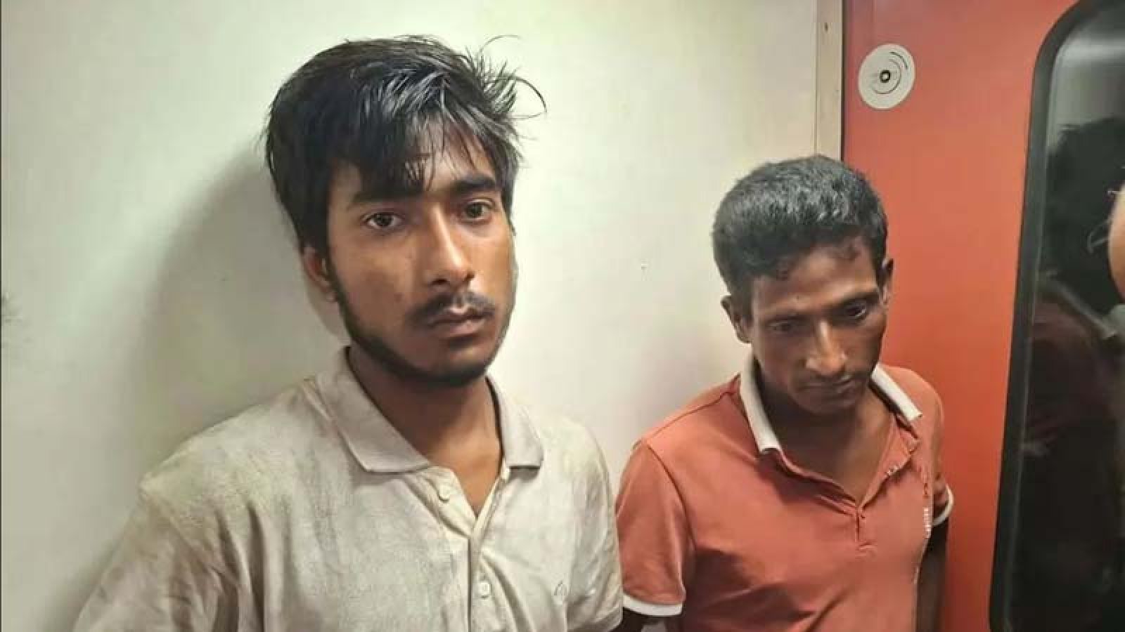 চলন্ত ট্রেন থেকে রাবি স্টেশনে পাথর নিক্ষেপ, আটক ৩