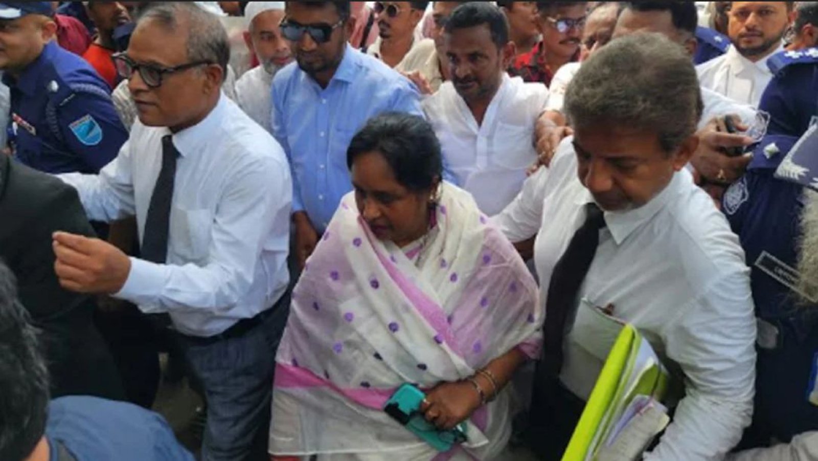 তুহিন হত্যা মামলায় জামিন পেলেন আইভী, আদালত থেকে বেরিয়ে বললেন ‘জয় বাংলা’