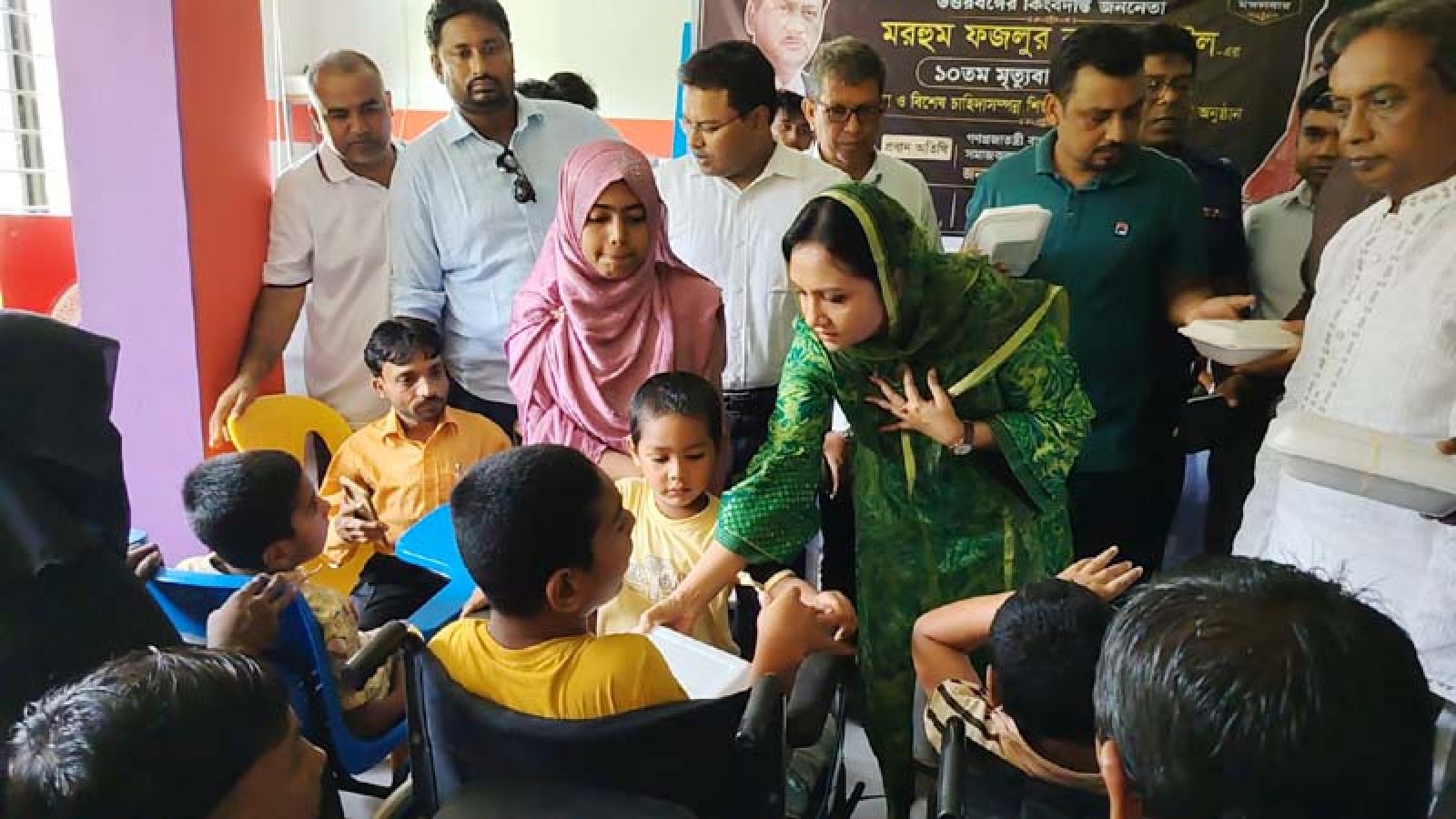 সাবেক প্রতিমন্ত্রী পটলের মৃত্যুবার্ষিকীতে প্রতিবন্ধী শিশুদের মাঝে খাবার বিতরণ