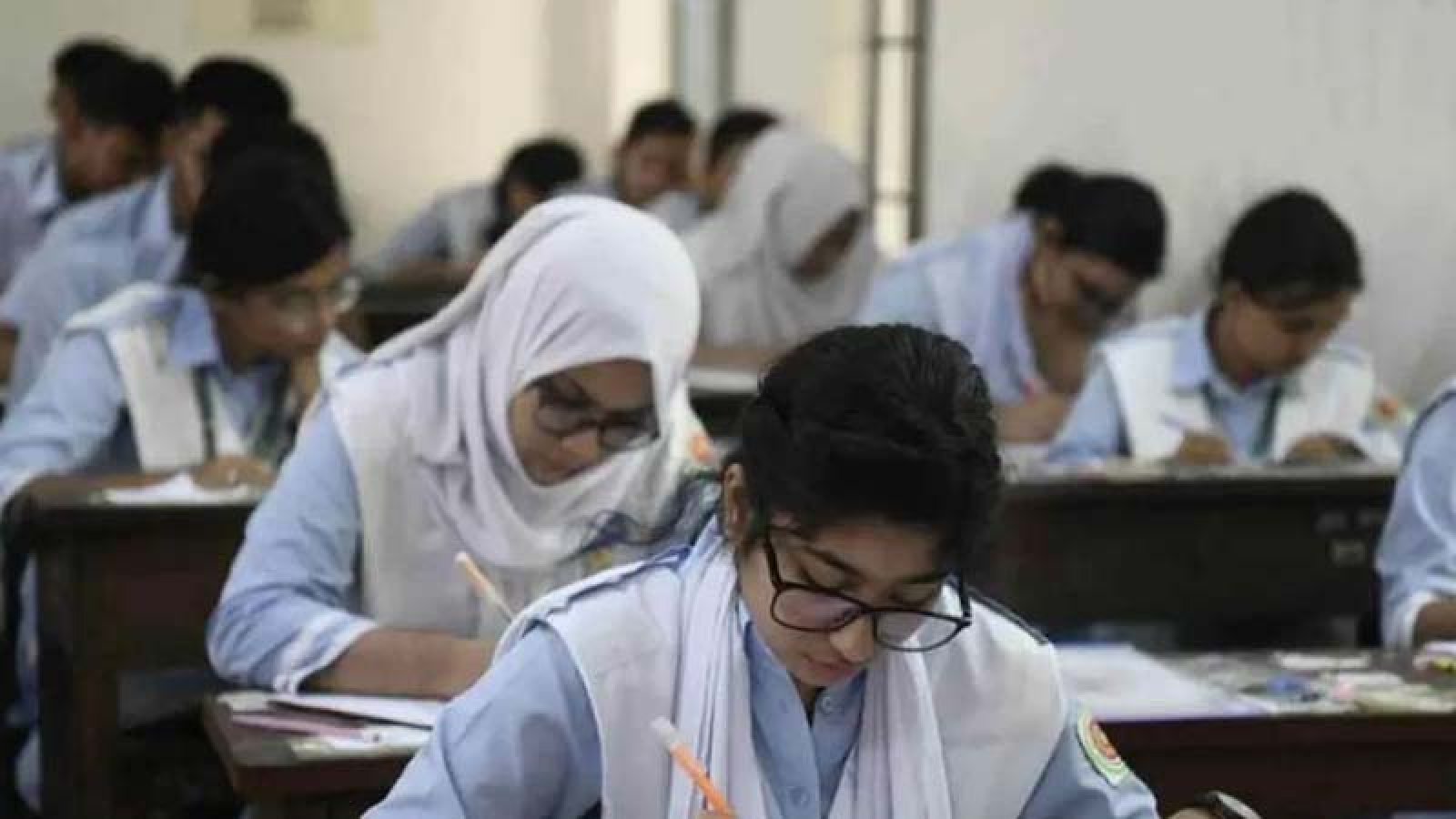 এইচএসসিতে পরীক্ষার্থী বেড়েছে ১৯ হাজার