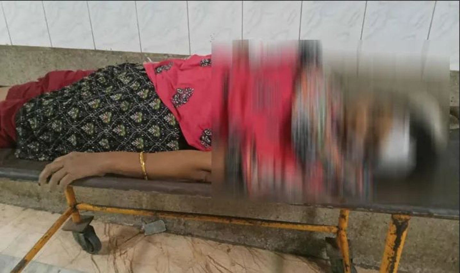 নির্মাণাধীন ভবন থেকে ইট পড়ে নারী নিহত
