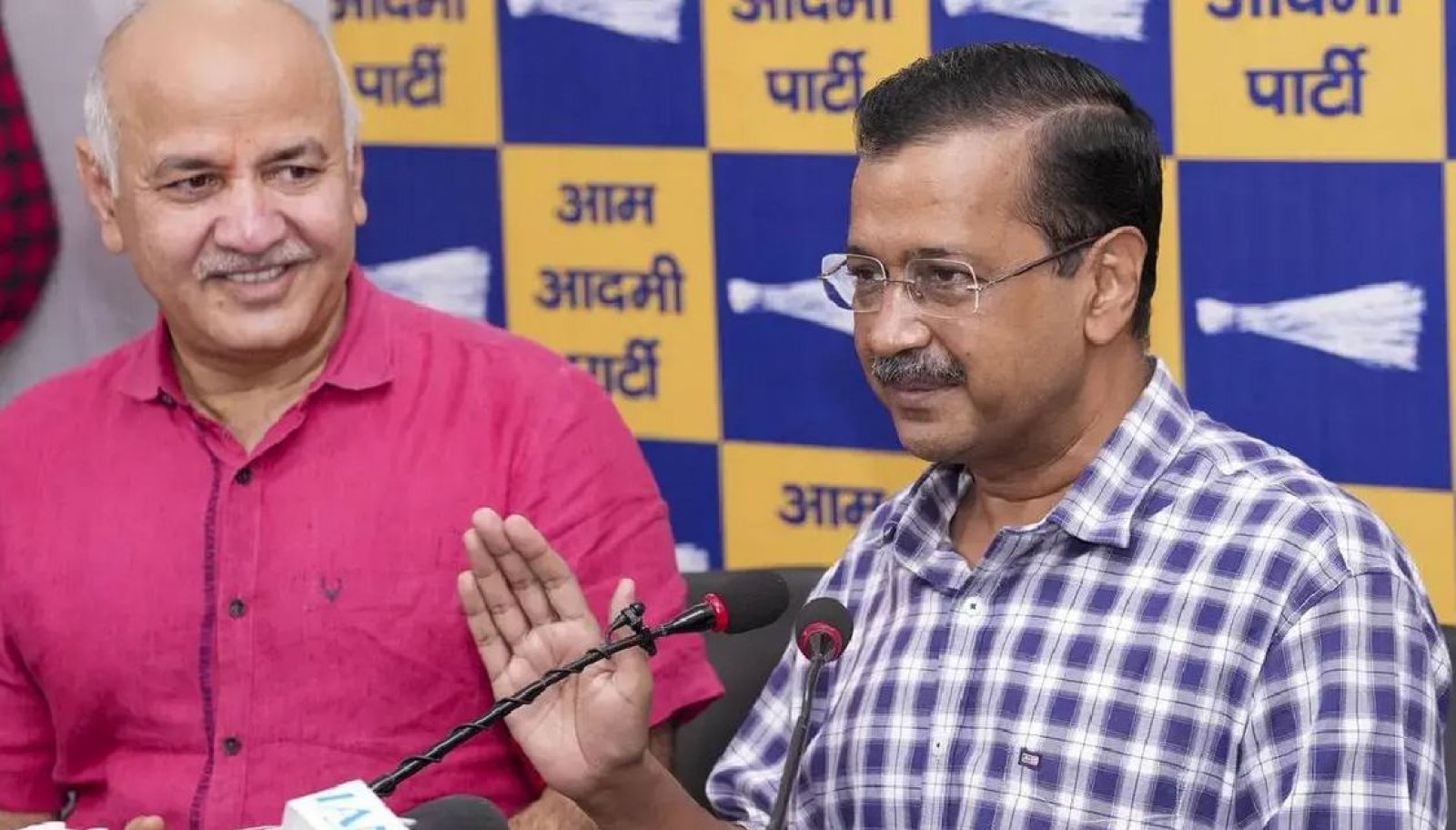 আবগারি মামলায় বেকসুর খালাস পেলেন কেজরি, সিসোদিয়ারা