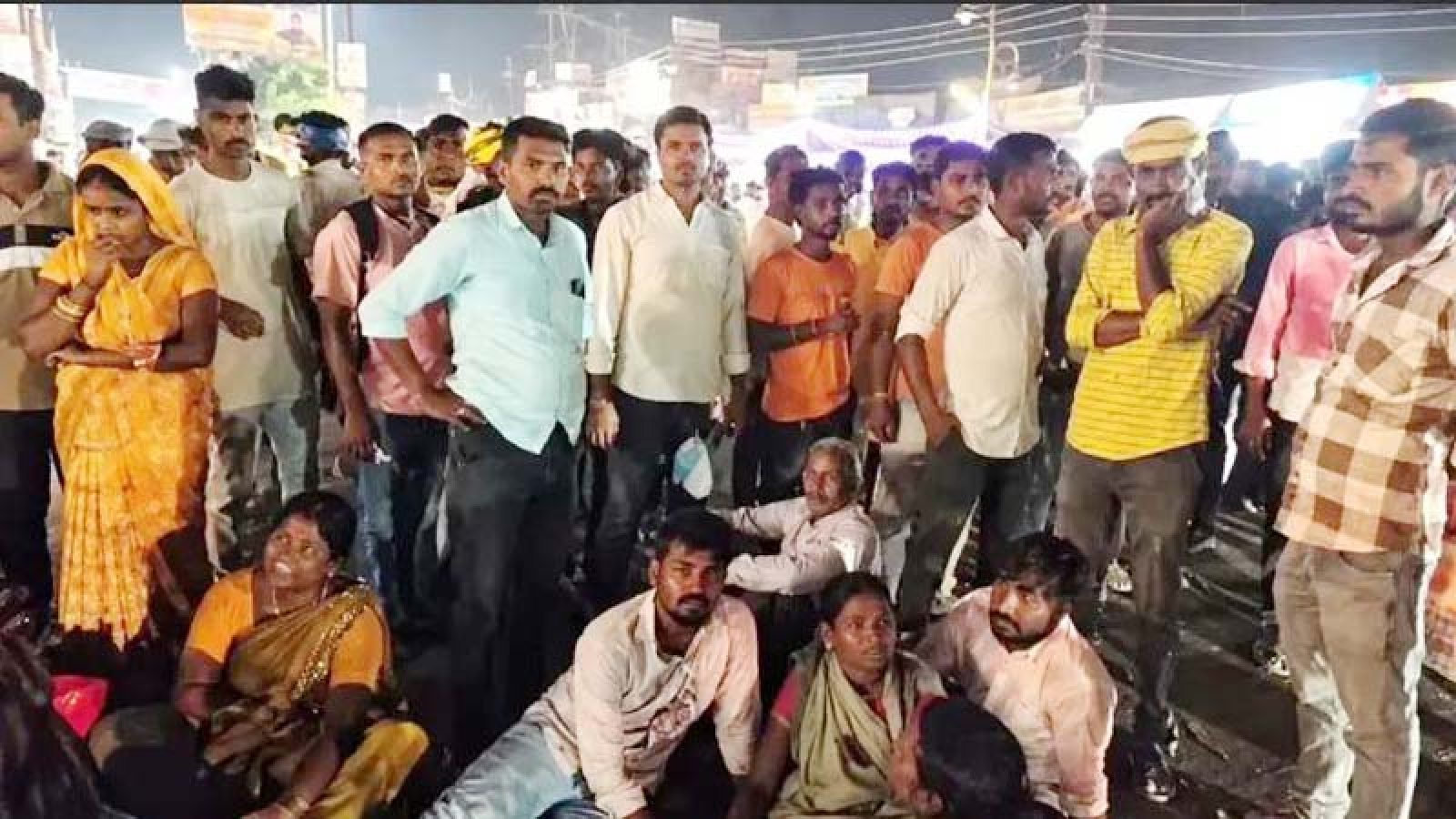ভারতে দুর্গাপ্রতিমা বিসর্জনের সময় বিদ্যুৎস্পৃষ্ট হয়ে মৃত ৩, আহত ৯