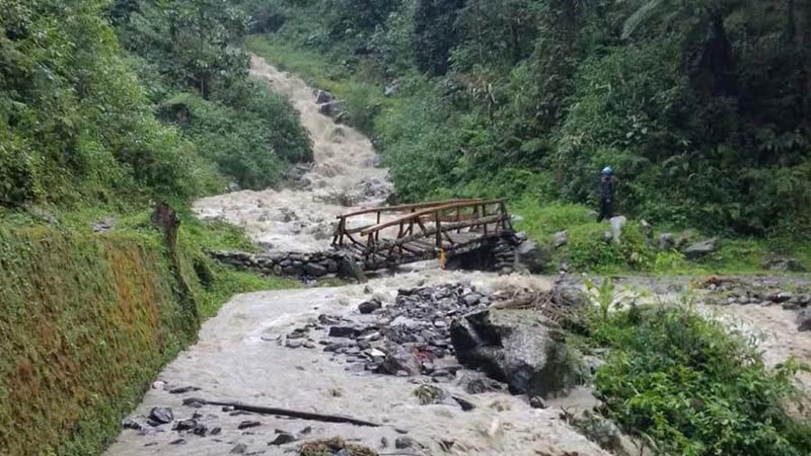 সিকিমে ভয়াবহ ভূমিধসে উধাও সেতু, হড়পা বানে বিধ্বস্ত আইসিডিএস সেন্টার!