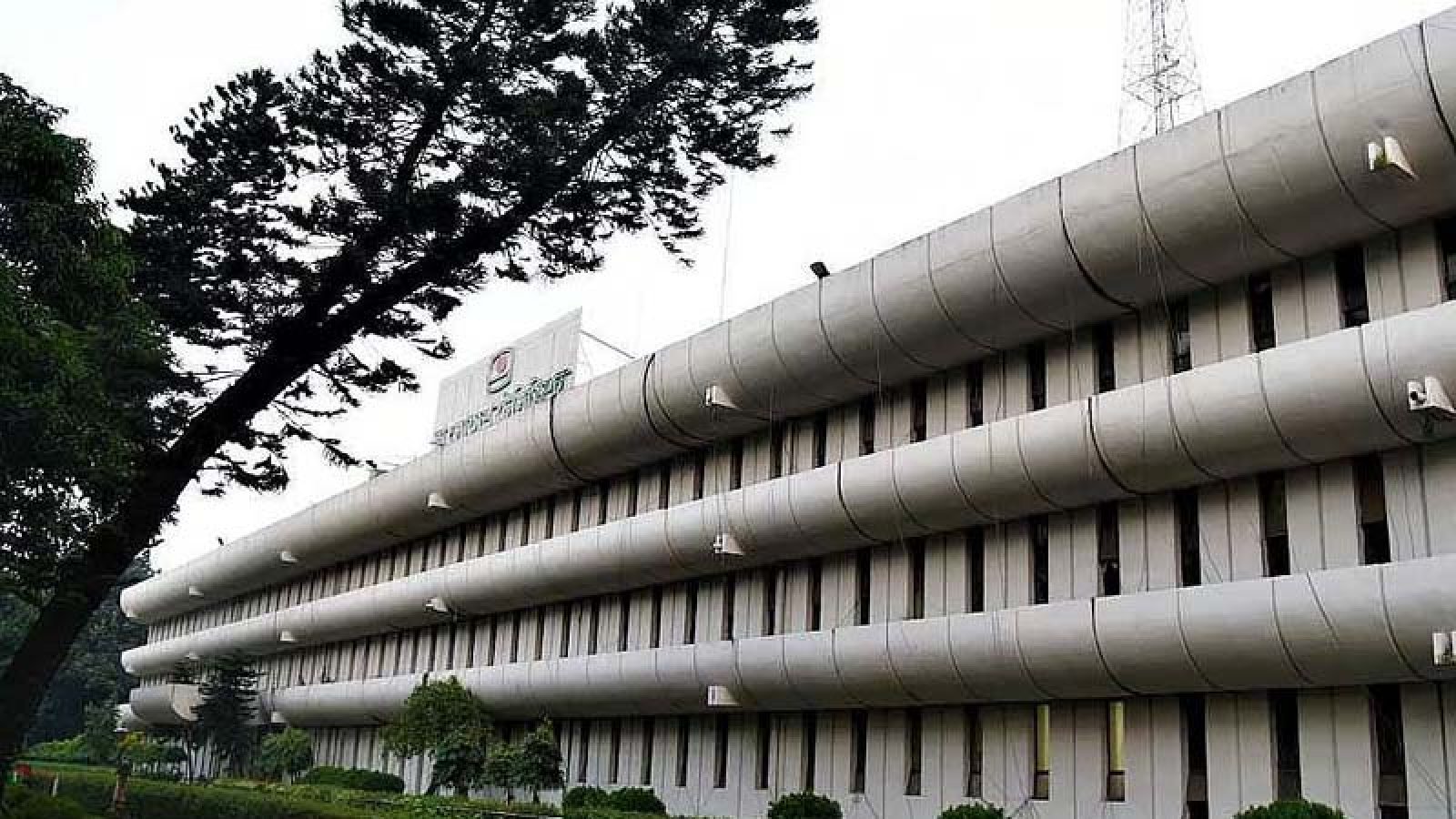 ২৭ থেকে ৮ কোটিতে নেমেছে বিটিভির আয়