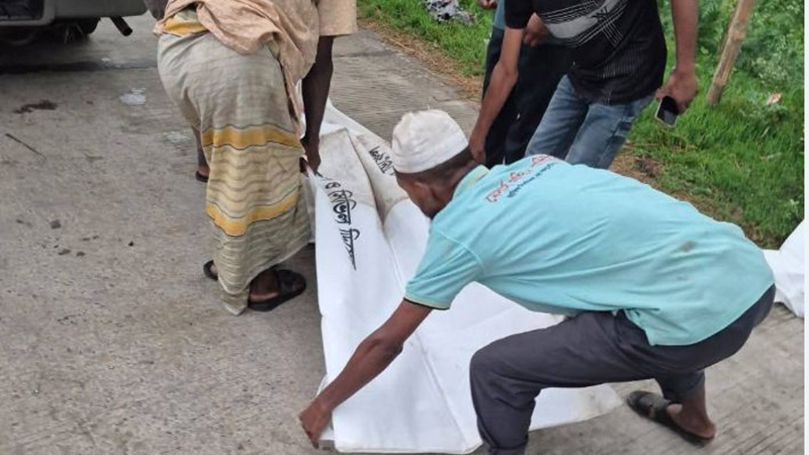 বগুড়ার বনানীতে সড়ক দুর্ঘটনায় বাবা-মেয়ের মৃত্যু, আহত মা