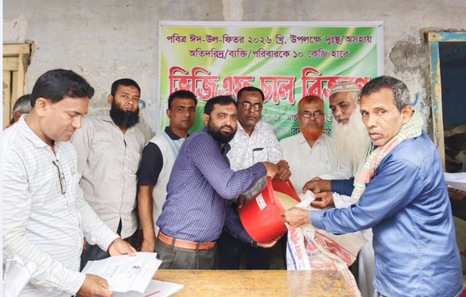 নওহাটা পৌরসভার ৪ হাজার ৬২৫ পরিবার পেল ভিজিএফ চাল