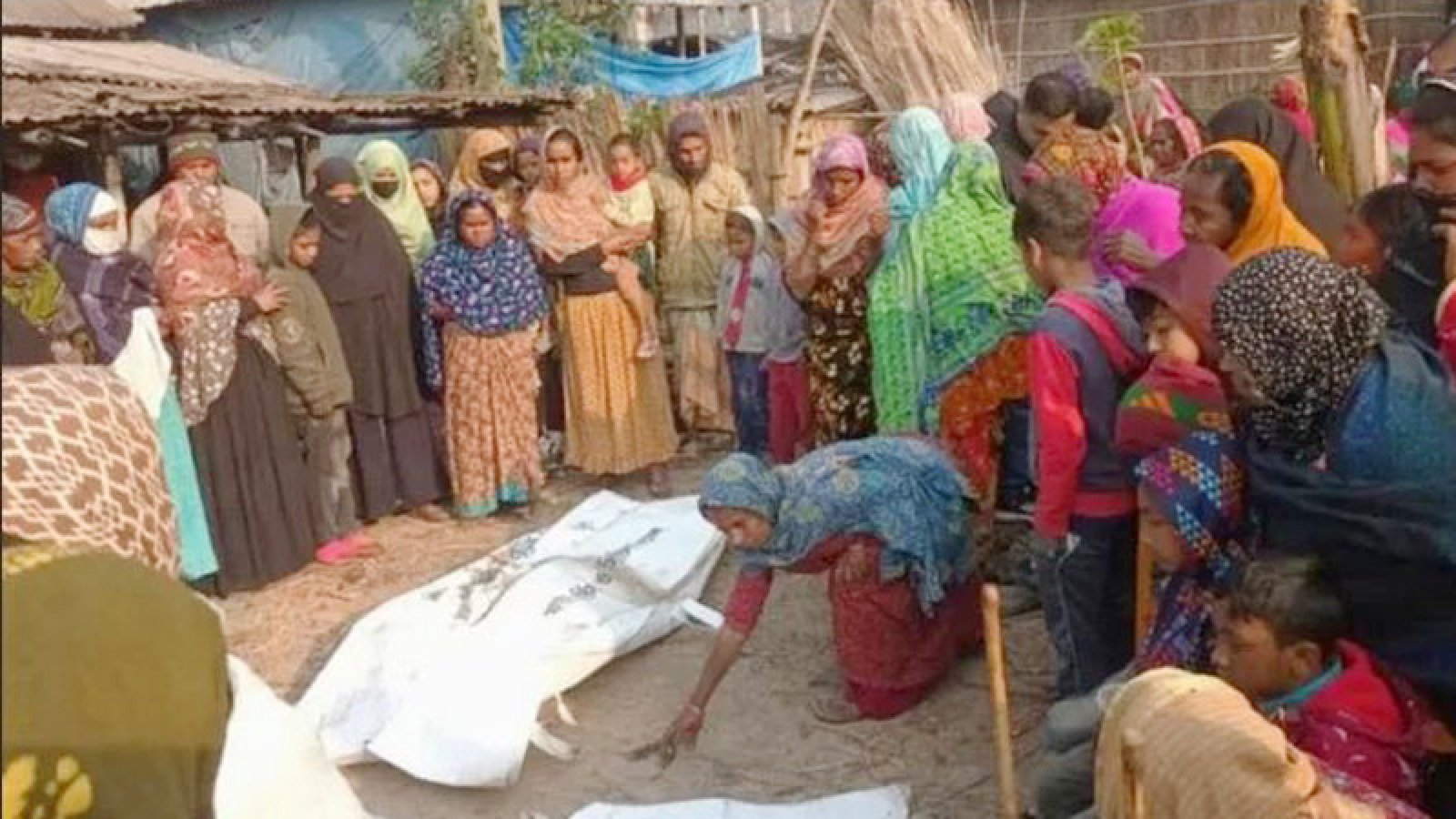 নাটোরে মধ্যরাতে বাড়িতে আগুন, মা-মেয়ের মৃত্যু
