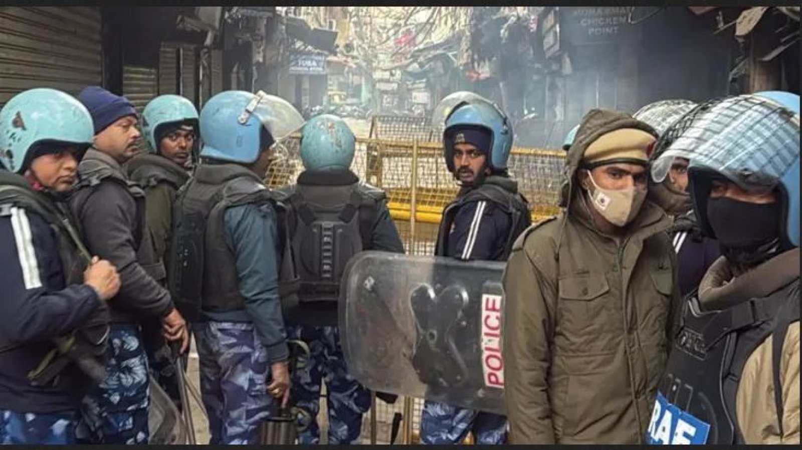 উচ্ছেদ অভিযানকে ঘিরে রণক্ষেত্র দিল্লি!