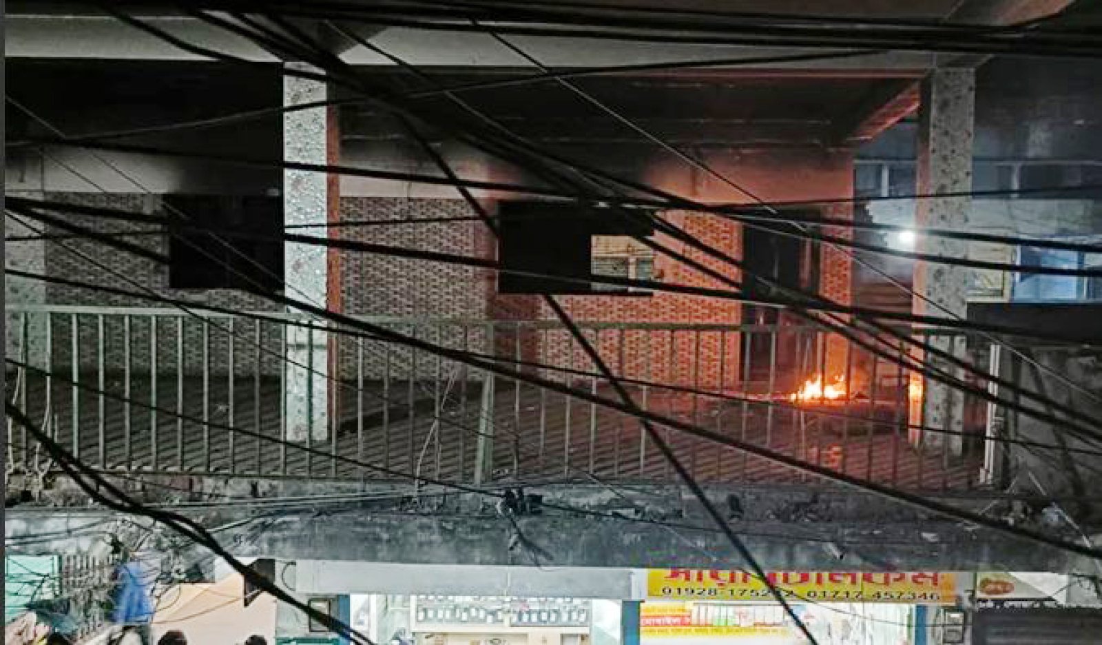খুলনা আ.লীগ কার্যালয়ের তালা খুলল বিকেলে, রাতে ভাঙচুর-অগ্নিসংযোগ