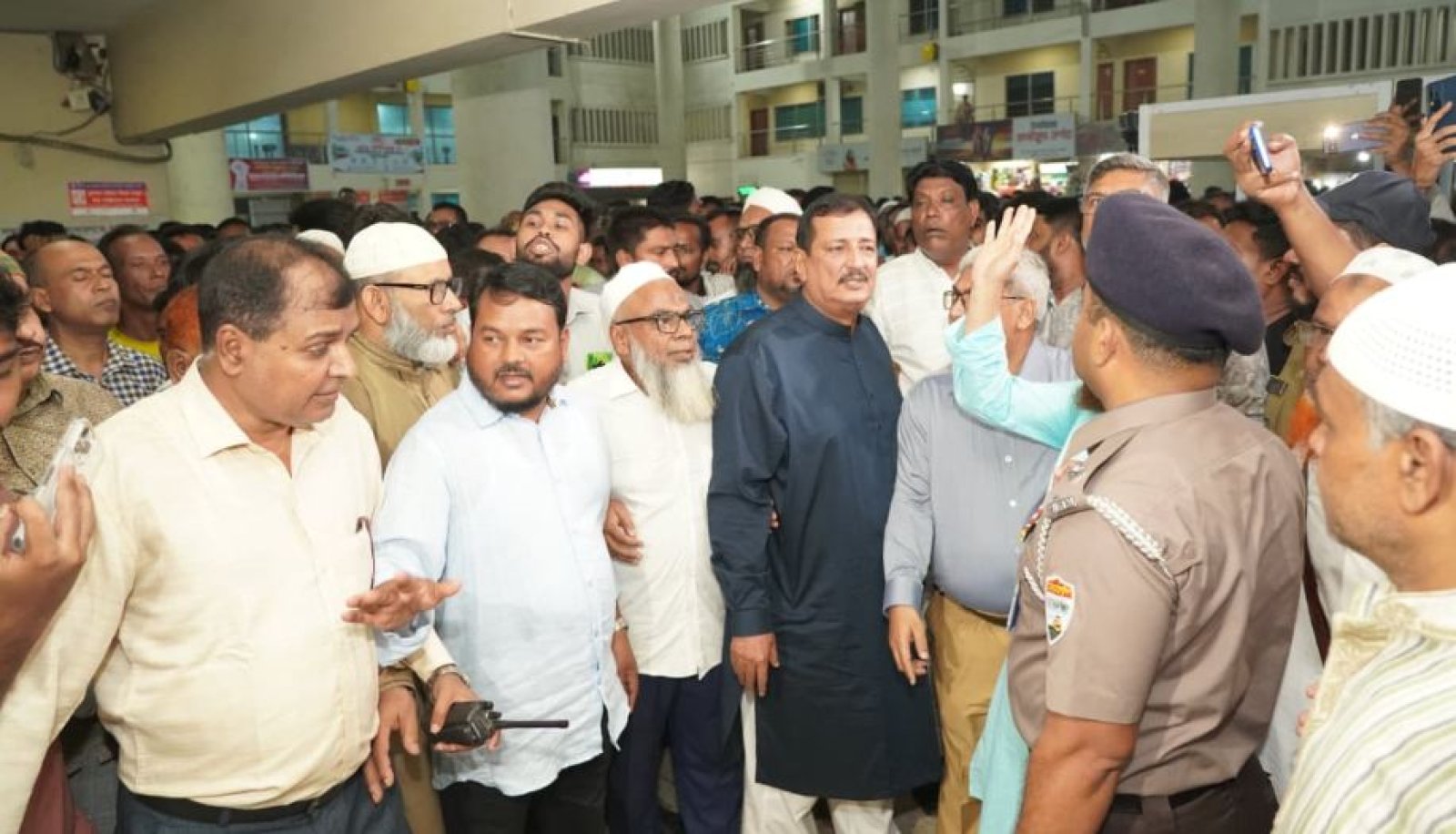 রাজশাহী স্টেশনে হামলাকারীদের কঠোর শাস্তির মুখোমুখি করা হবে: ভূমিমন্ত্রী