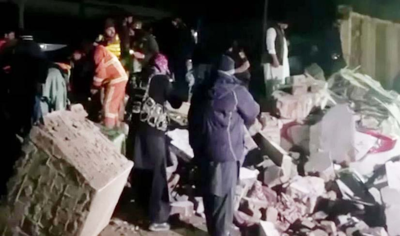 পাকিস্তানে আত্মঘাতী হামলায় রক্তস্নাত উৎসব প্রাঙ্গণ, মৃত অন্তত ৭