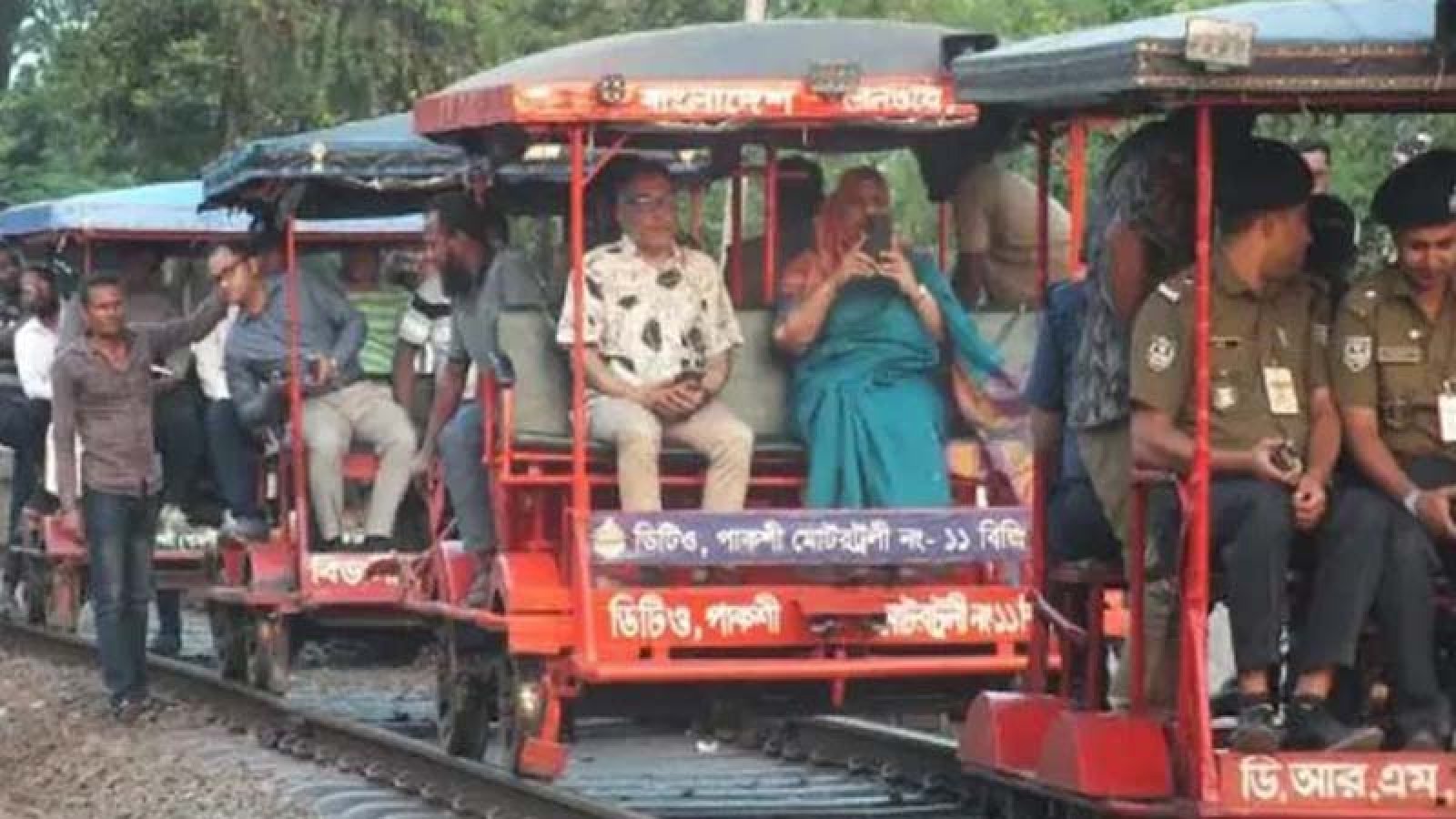 সরকারি সফরের নামে স্ত্রীকে নিয়ে ভ্রমণে রেল সচিব